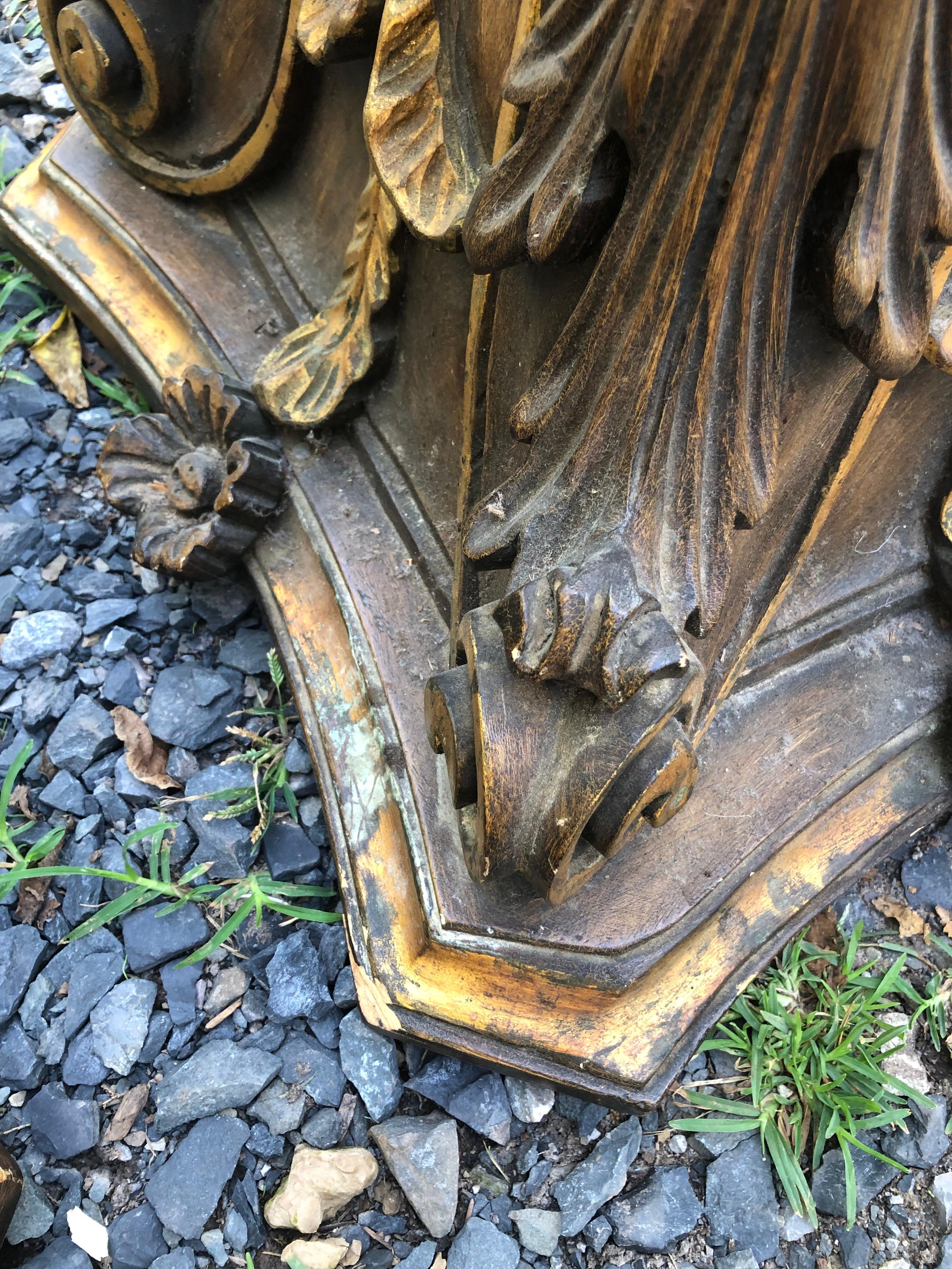 American Pair of Ornately Carved Gilded Wood Neoclassical Pedestal End Tables For Sale