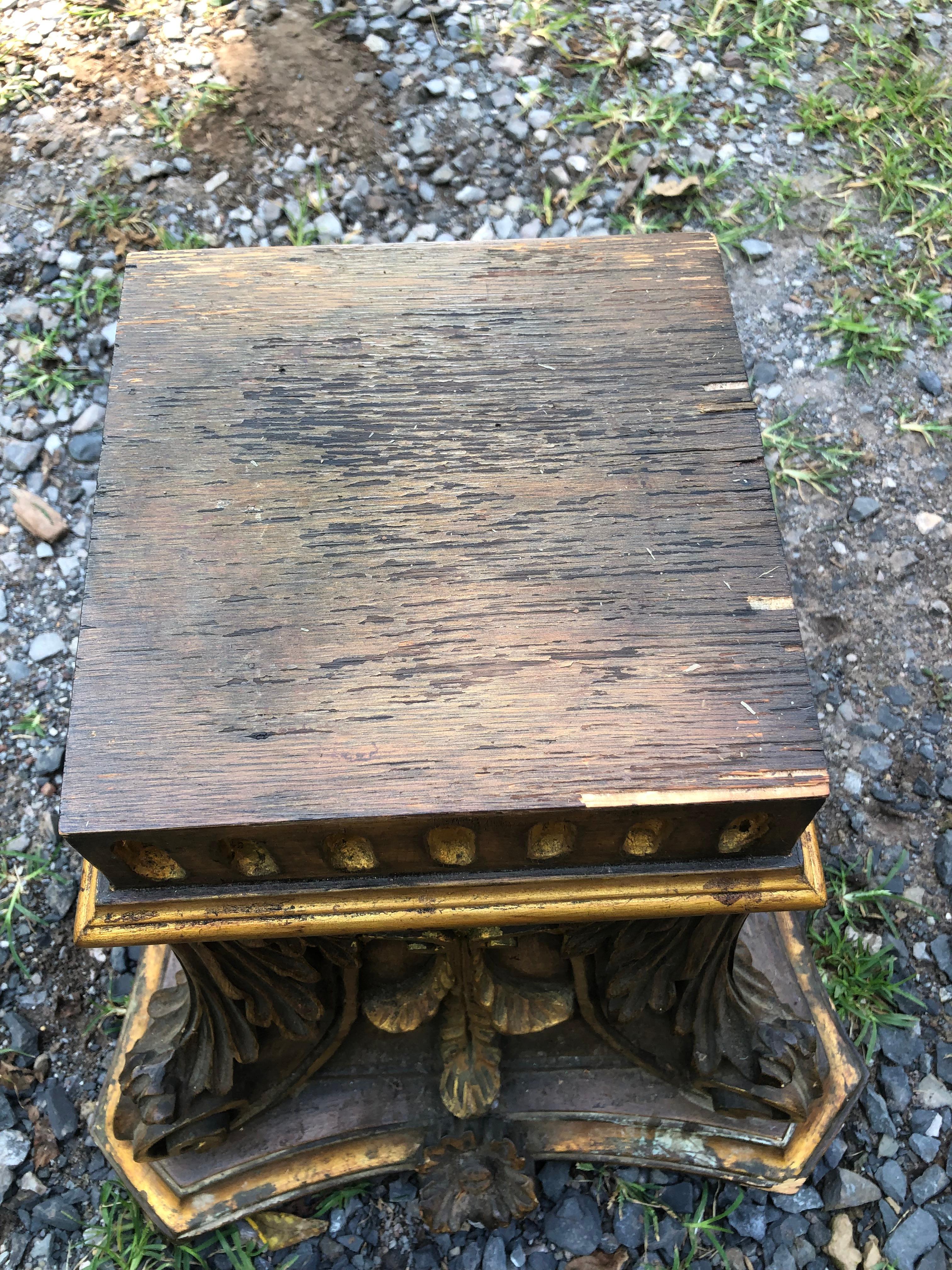 Pair of Ornately Carved Gilded Wood Neoclassical Pedestal End Tables For Sale 1