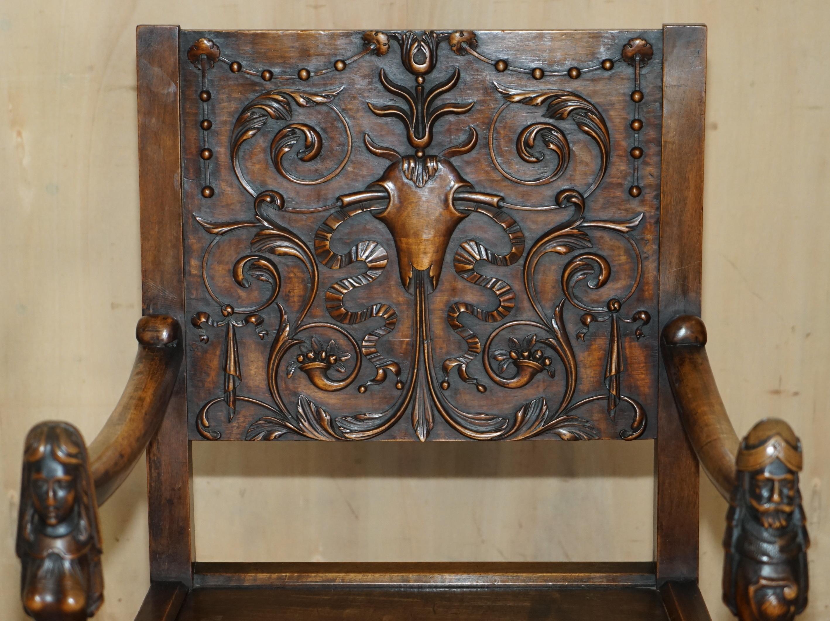 PAIR OF ORNATELY CARVED NEO-GOTHIC SOLiD WALNUT 19TH CENTURY CEREMONY ARMCHAIRS For Sale 5