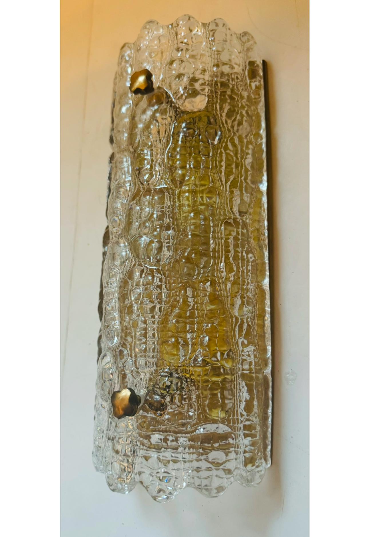 Mid-Century moderno Coppia di lampade da parete svedesi degli anni '50 in cristallo di Orrefors Carl Fagerlund in vendita