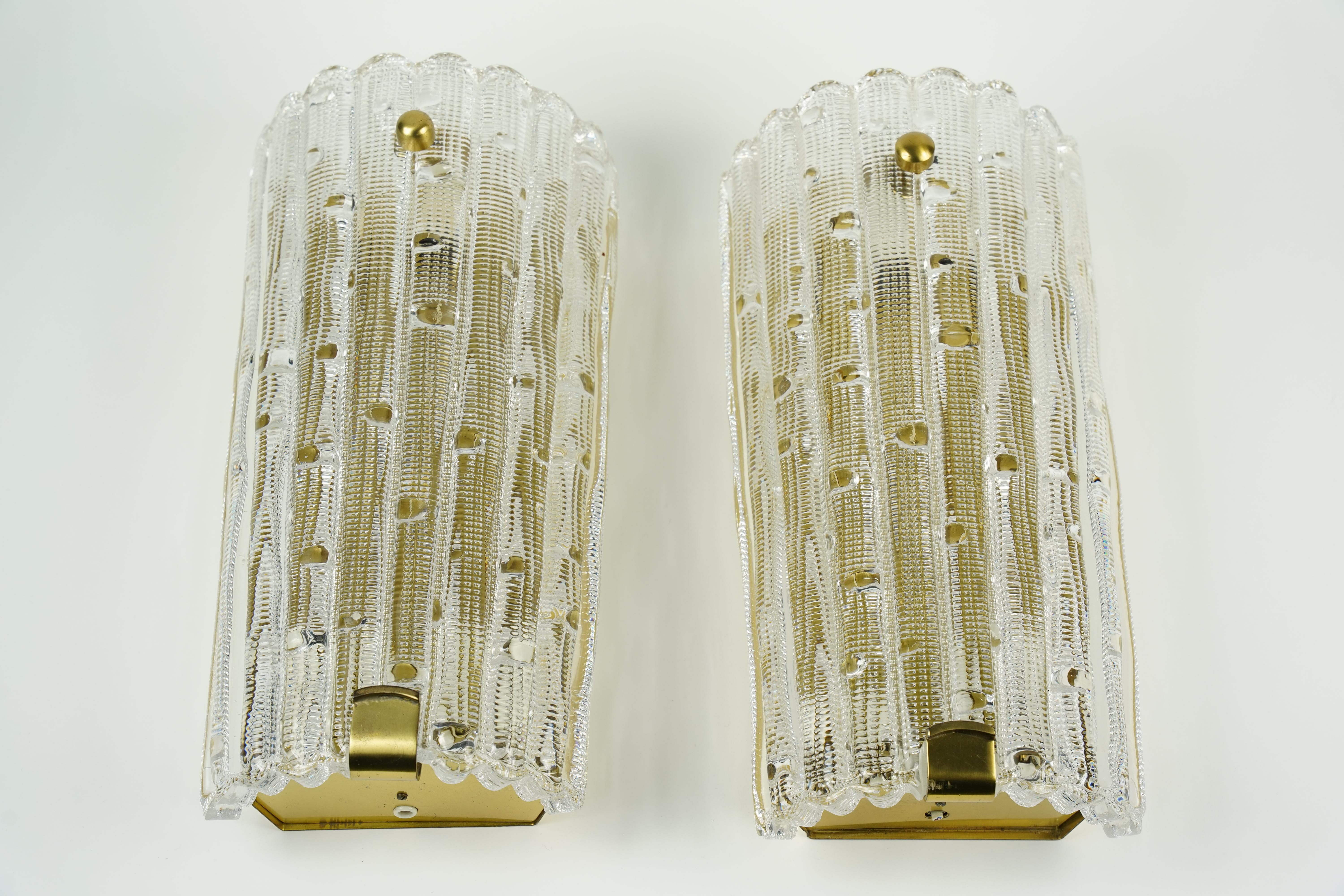 Mid-Century Modern Paire d'appliques Orrefors en cristal et laiton de Carl Fagerlund, Suède, 1950 en vente