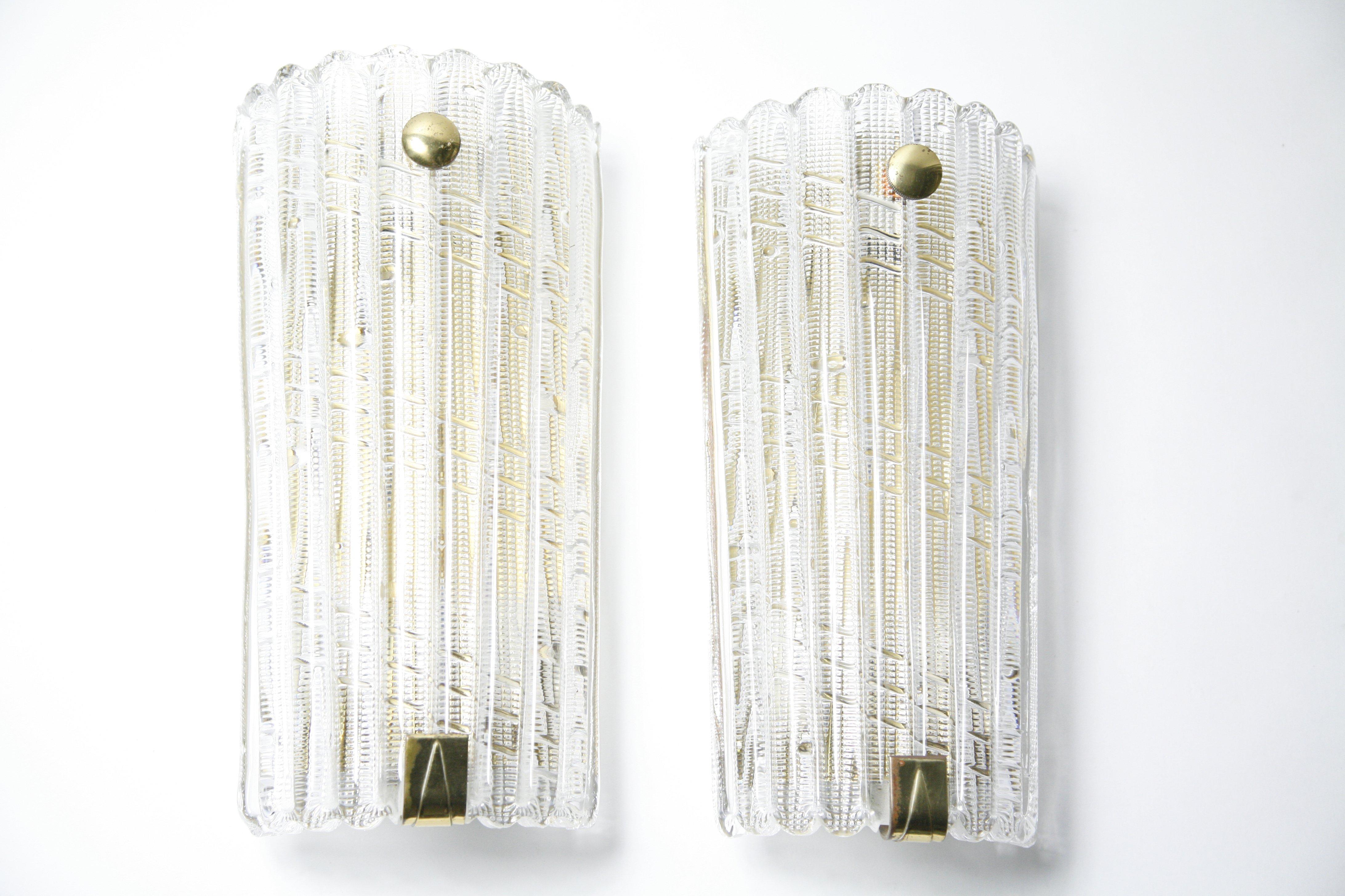 Paar Orrefors-Wandleuchter aus Kristall und Messing von Carl Fagerlund, Schweden, 1950 (Moderne der Mitte des Jahrhunderts) im Angebot