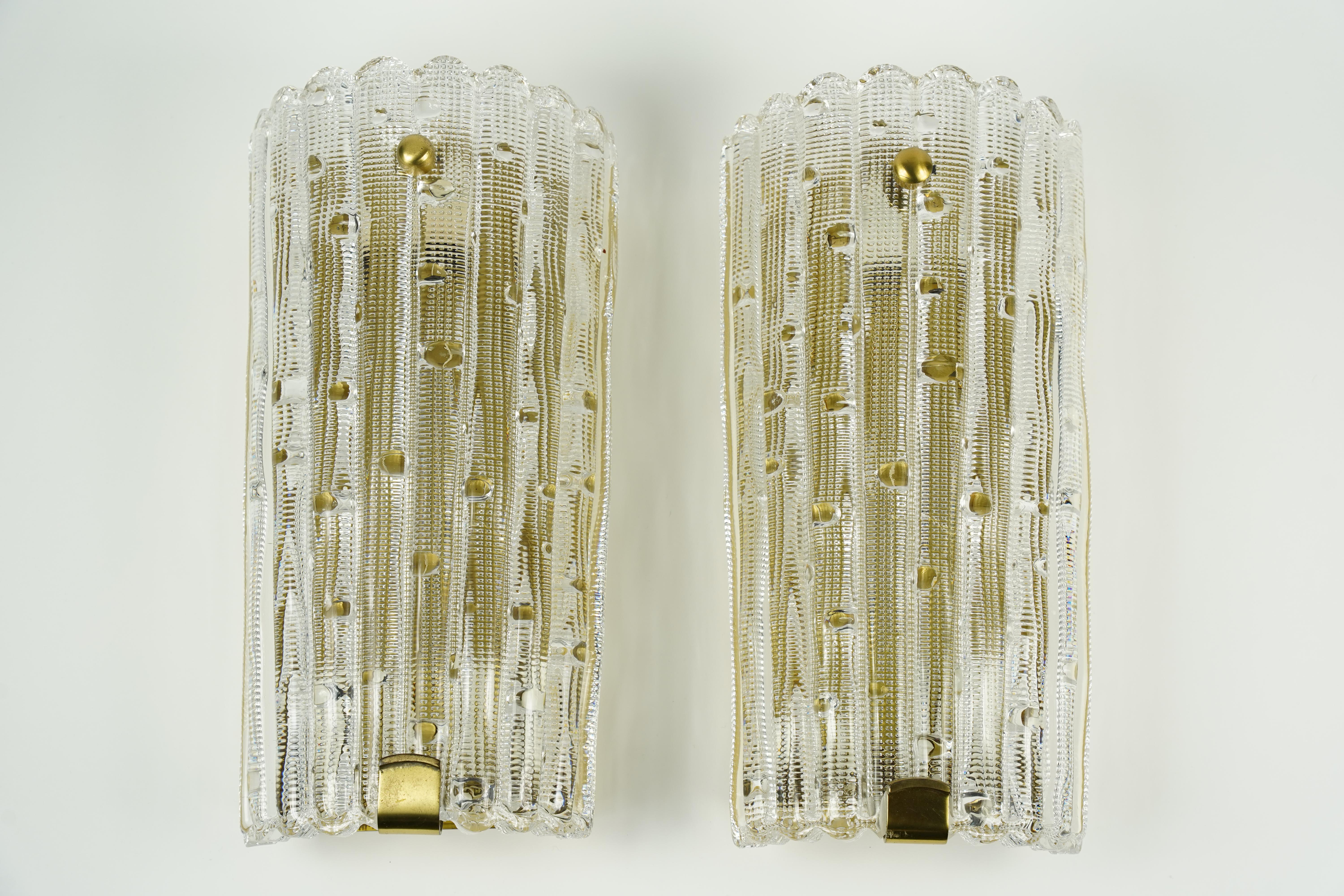 Paire d'appliques Orrefors en cristal et laiton de Carl Fagerlund, Suède, 1950 Bon état - En vente à Bronx, NY