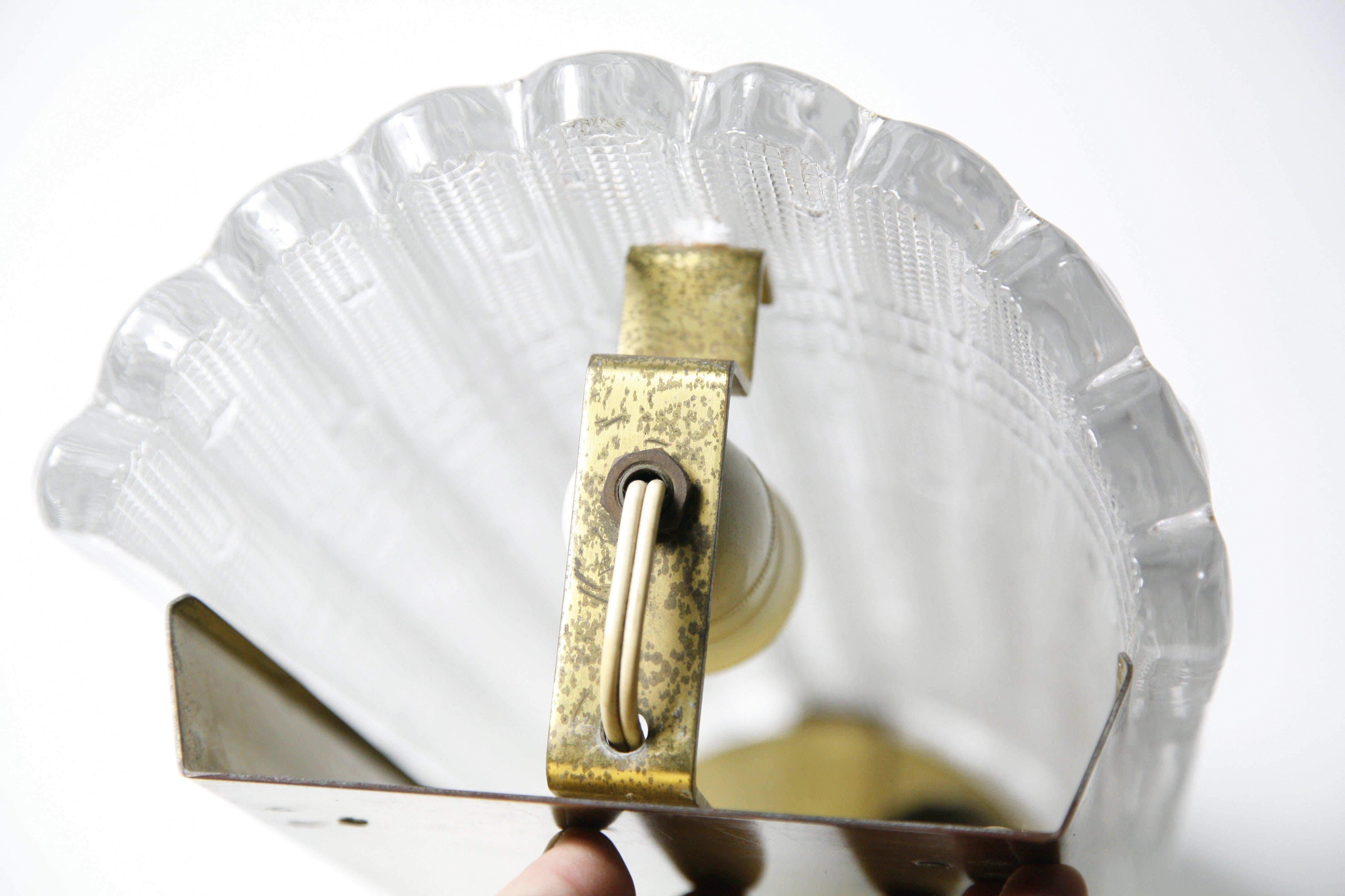 Paar Orrefors-Wandleuchter aus Kristall und Messing von Carl Fagerlund, Schweden, 1950 im Zustand „Gut“ im Angebot in Bronx, NY