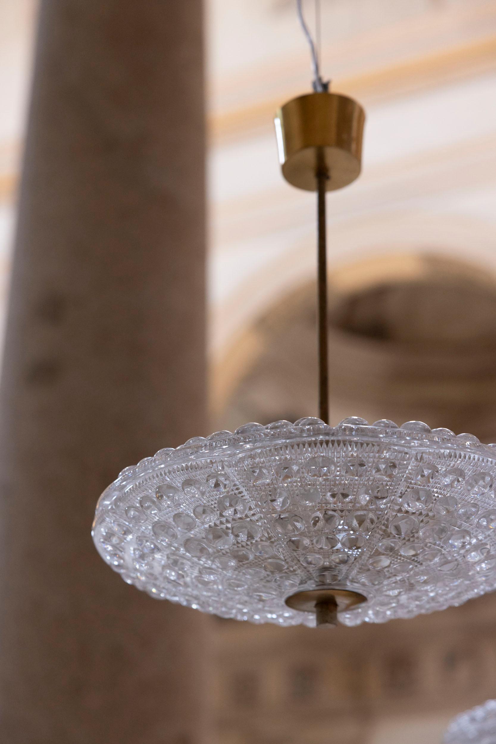 Metà XX secolo Coppia di lampade a sospensione in cristallo Orrefors di Carl Fagerlund per Lyfa, Danimarca anni '60 in vendita