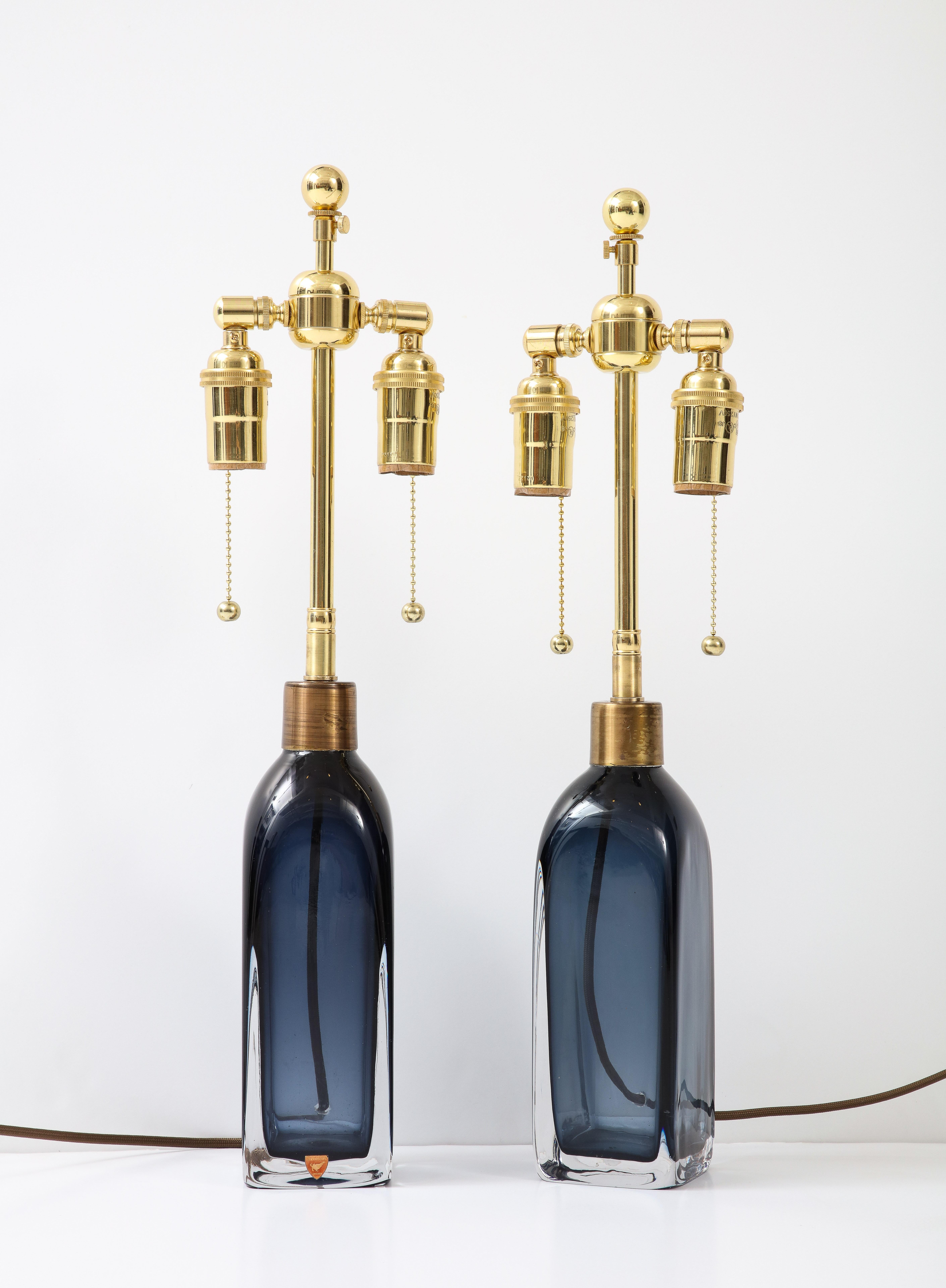 Paar Orrefors-Lampen in Saphirblau (Skandinavische Moderne) im Angebot