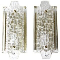 Paire d'appliques Orrefors en laiton et abat-jour en verre de cristal par Orrefors, Suède 1970