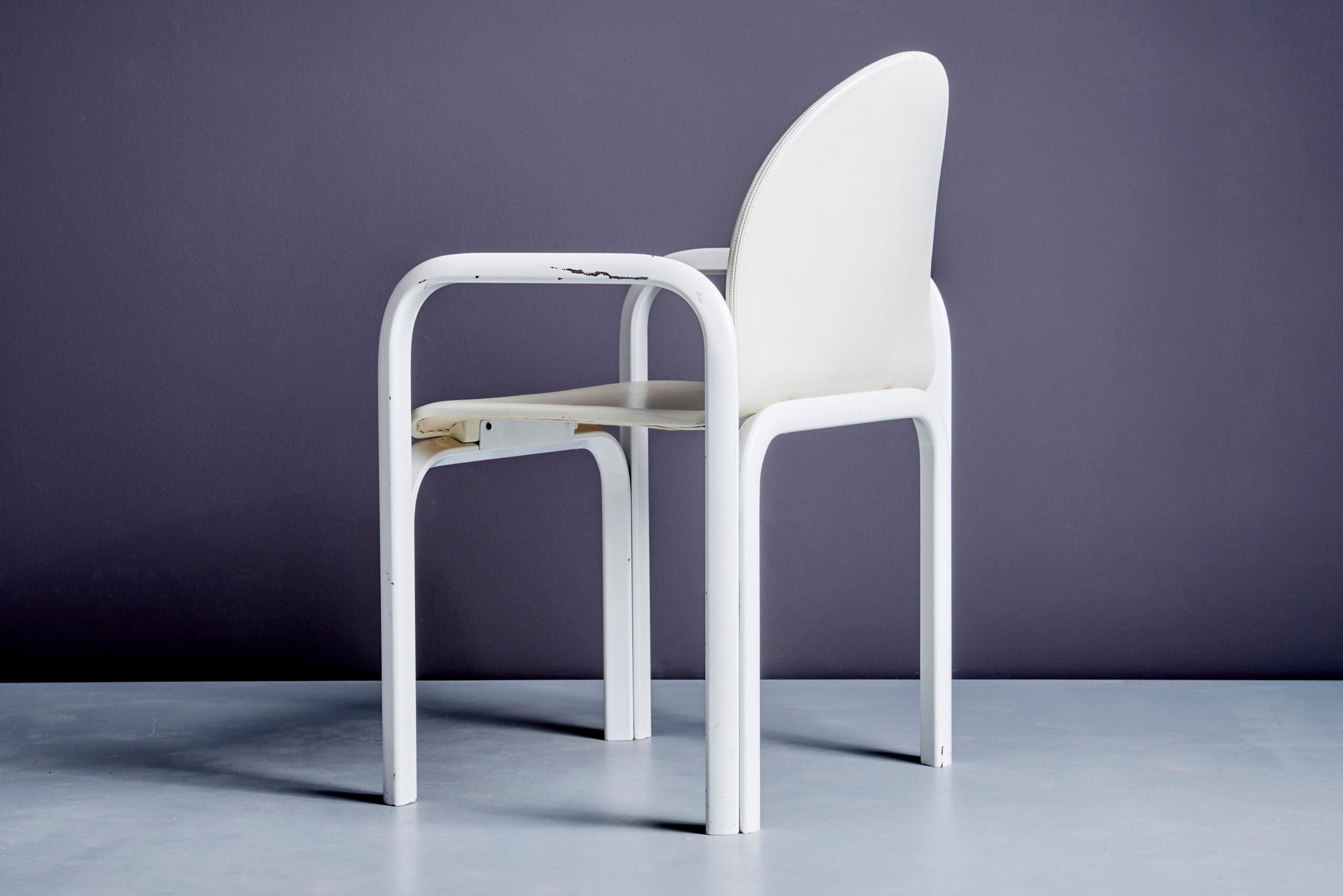 Pair of Orsay Arm Chairs by Gae Aulenti for Knoll Italiano en venta