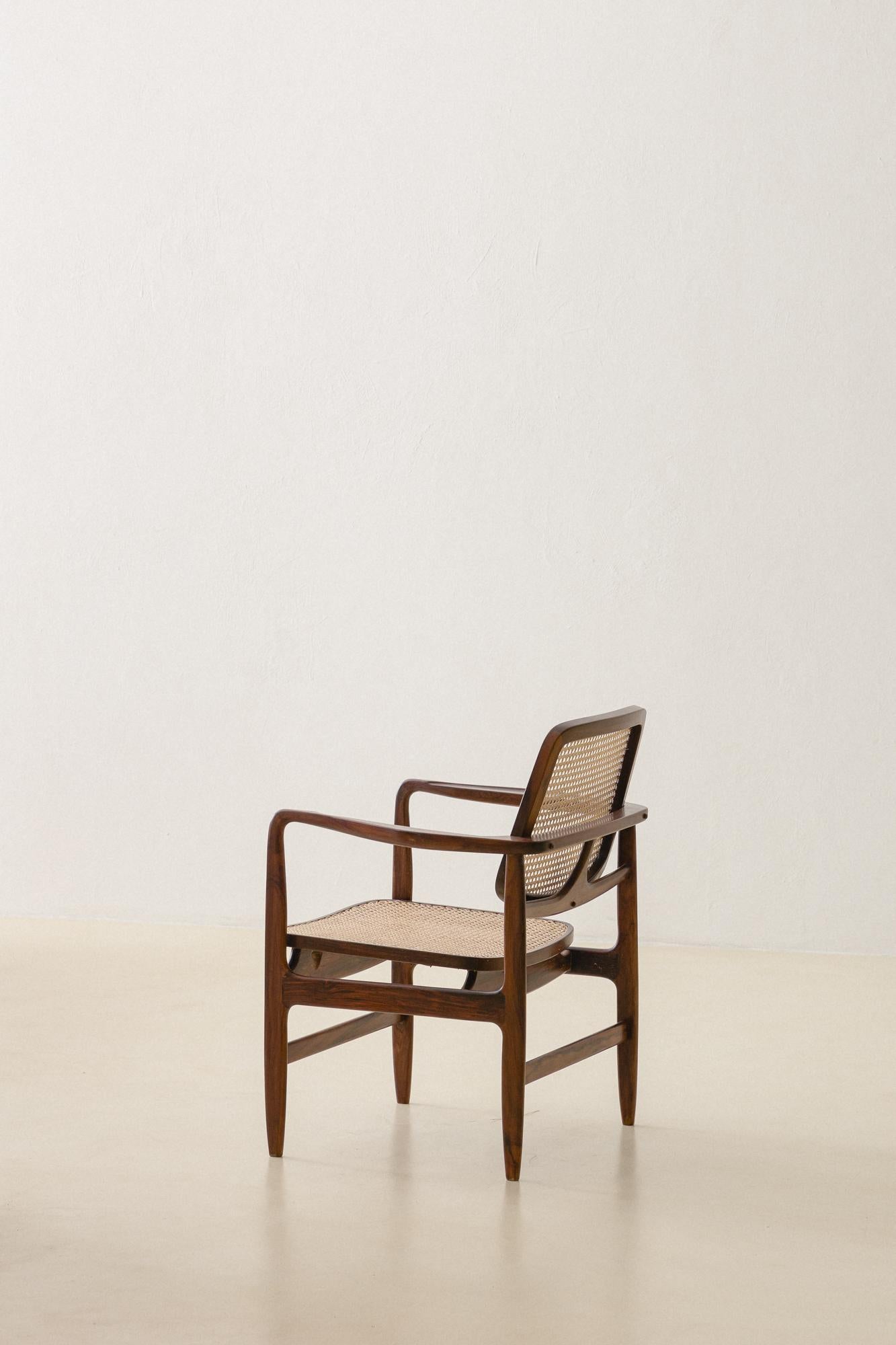Paire de fauteuils Oscar de Sergio Rodrigues, design brésilien du milieu du siècle dernier, 1956 Bon état - En vente à New York, NY