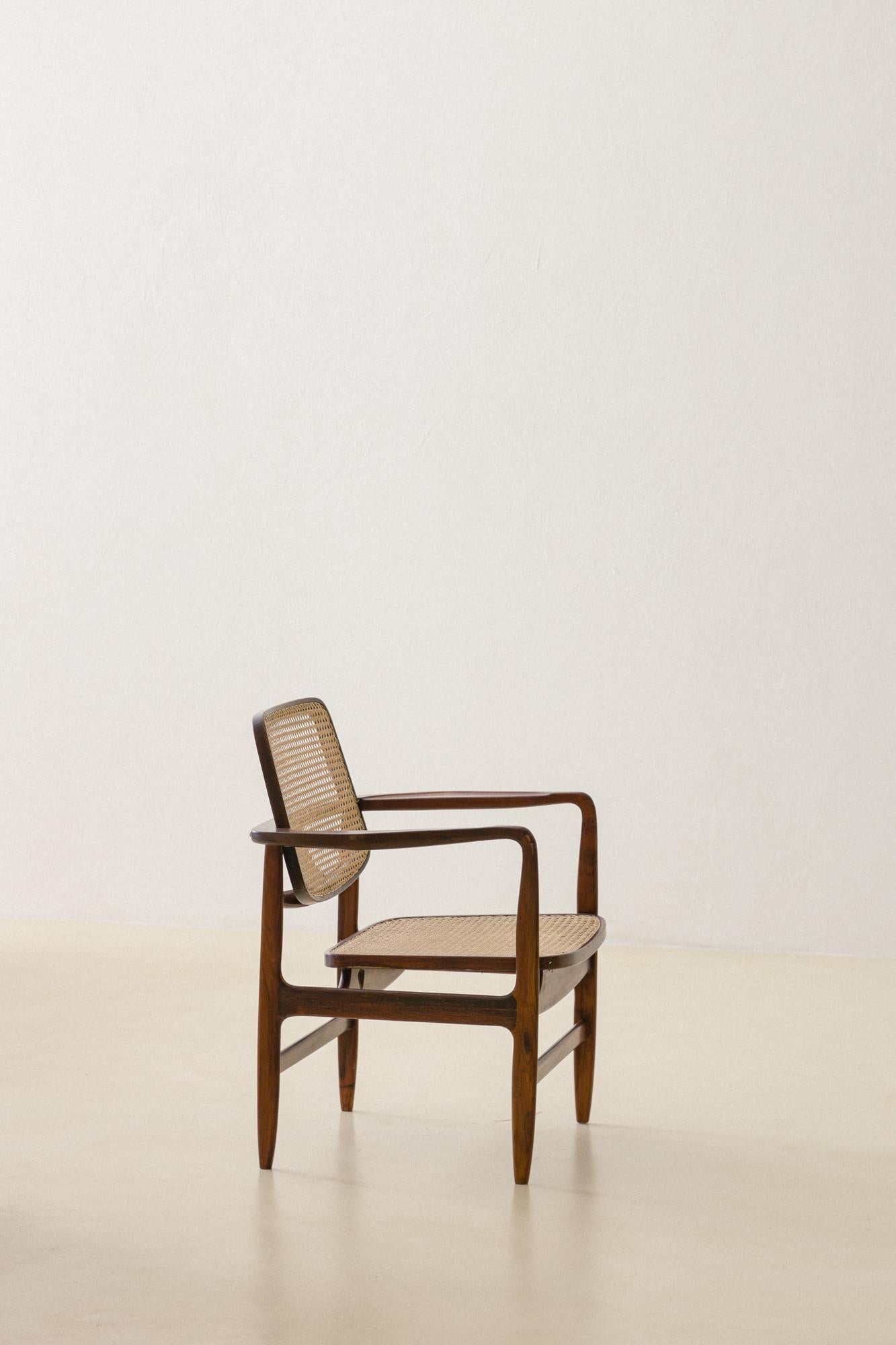 Paar Sessel „Oscar“ von Sergio Rodrigues, brasilianisches Midcentury-Design, 1956 (Stroh) im Angebot