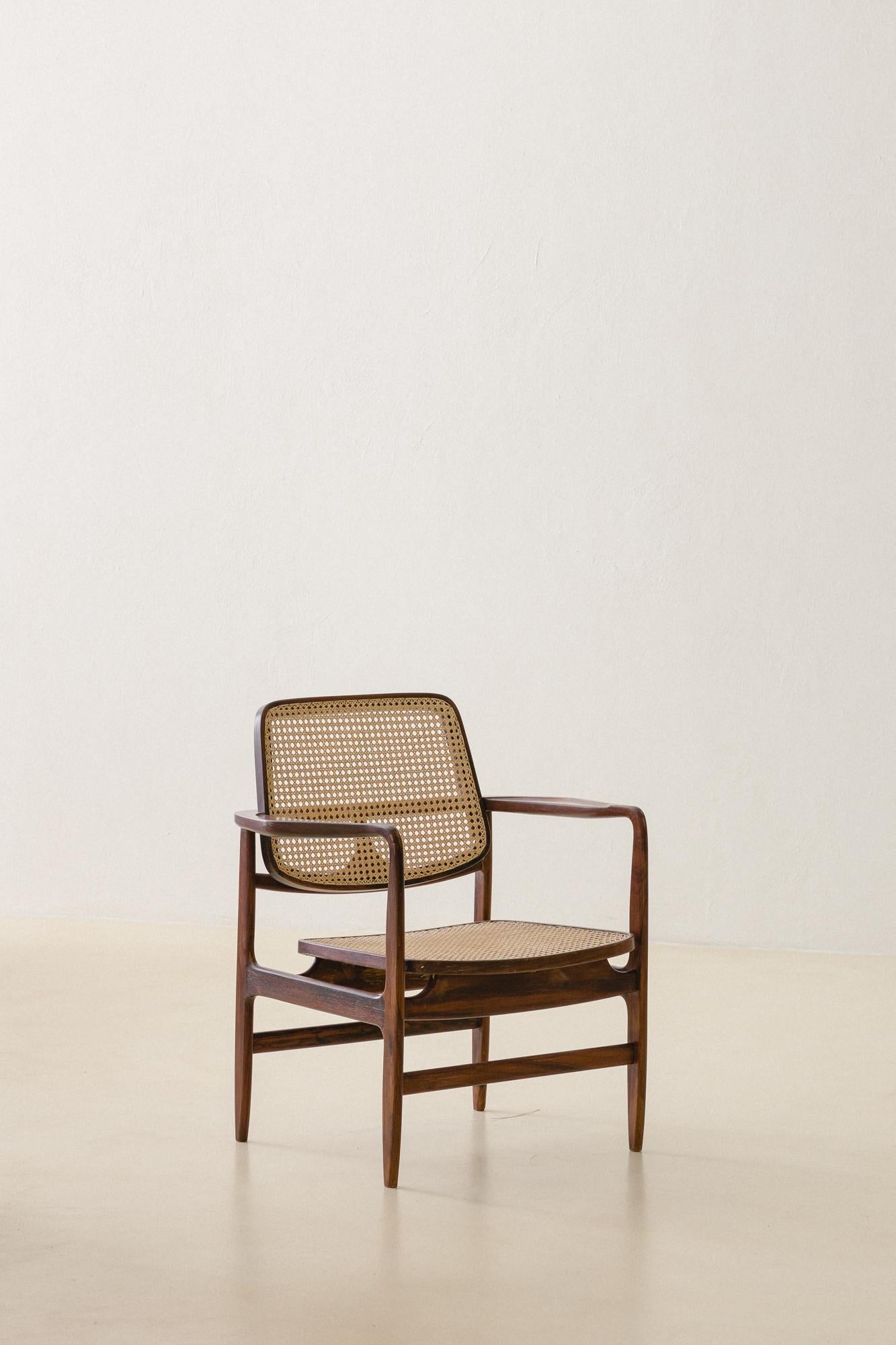 Paire de fauteuils Oscar de Sergio Rodrigues, design brésilien du milieu du siècle dernier, 1956 en vente 1