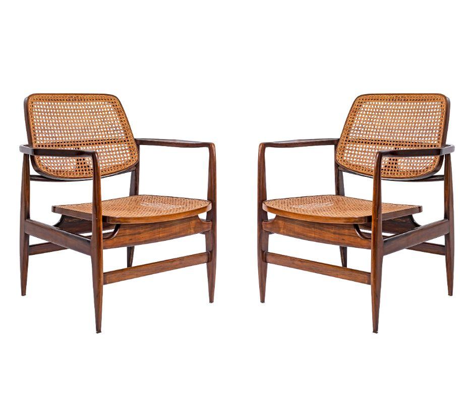 Pietra miliare della prima carriera di Rodrigues, le poltrone Oscar catturano l'essenza del modernismo brasiliano: calore organico, artigianato impeccabile e un intuitivo senso di comfort. Progettato nel 1956, il modello fonde il rigore