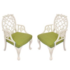 Paire de fauteuils peints Oscar De La Renta, nouvellement tapissés en soie verte brute