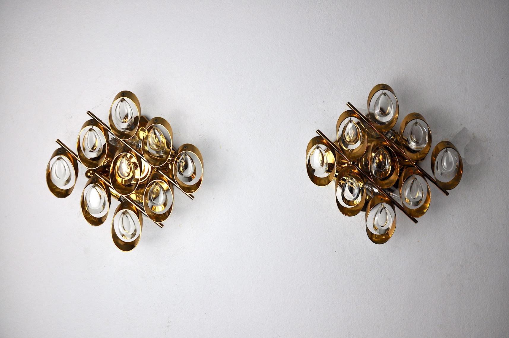 Very nice pair of oscar torlasco wall lights produced in italy in the 70s. Oval glass and gilt metal structure. Unique object that will illuminate wonderfully and bring a real design touch to your interior. Electricity checked, mark of time in