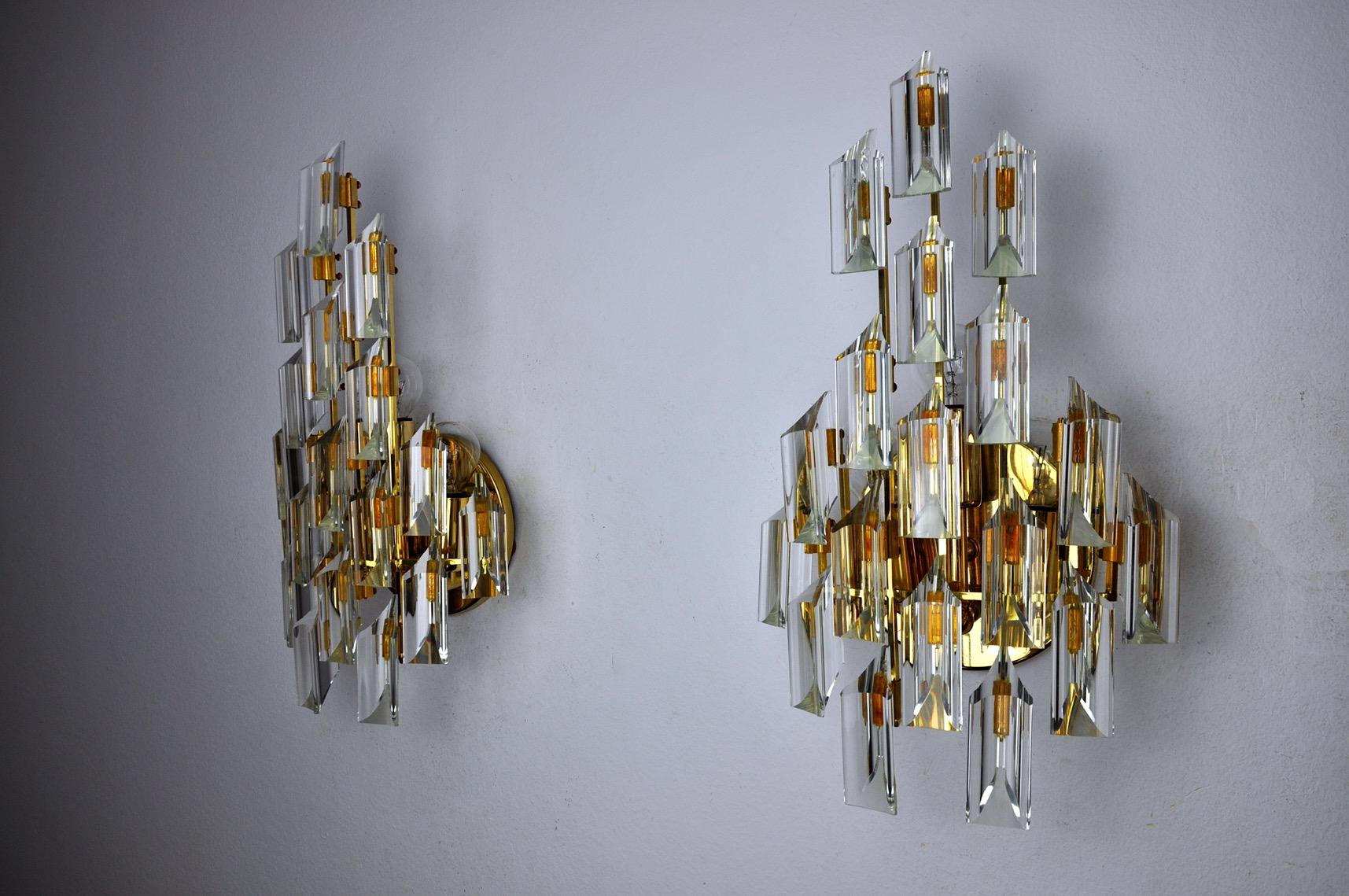 Italian Pair of Oscar Torlasco Wall Lamps, Triedri Glass, Italy, 1970 For Sale
