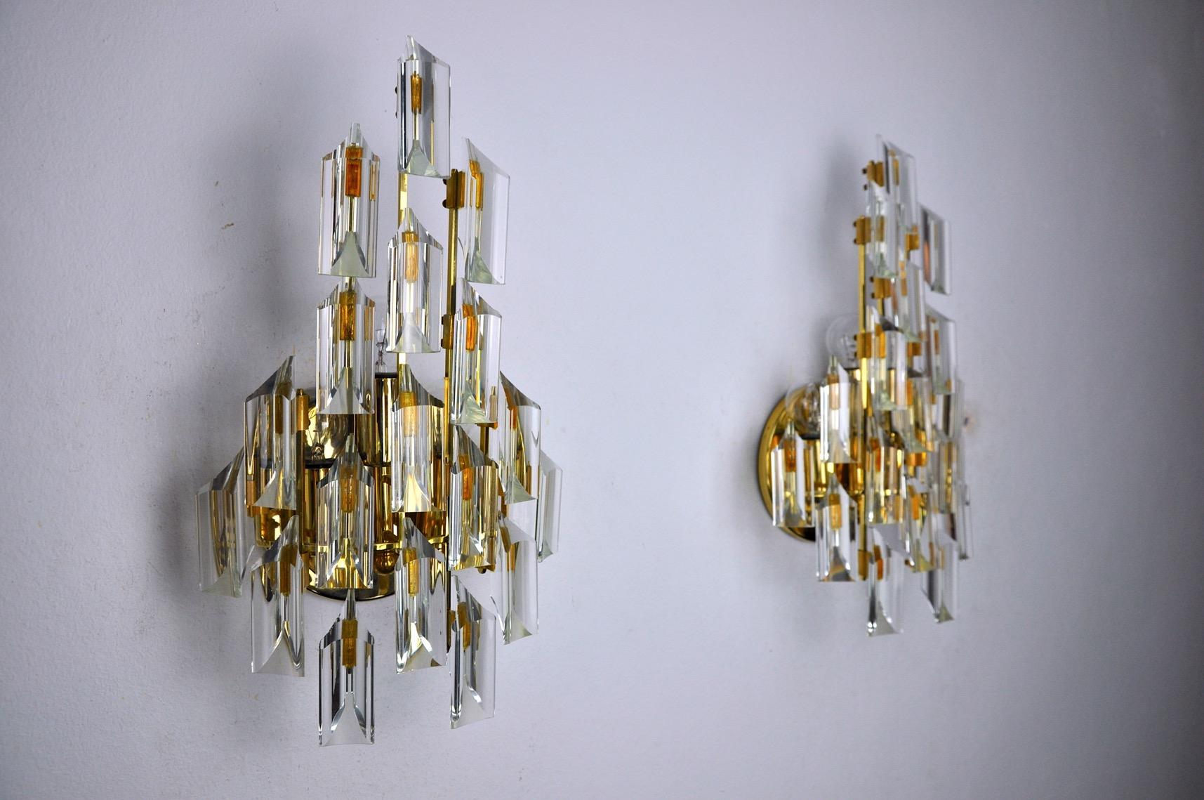 Pair of Oscar Torlasco Wall Lamps, Triedri Glass, Italy, 1970 In Good Condition For Sale In BARCELONA, ES