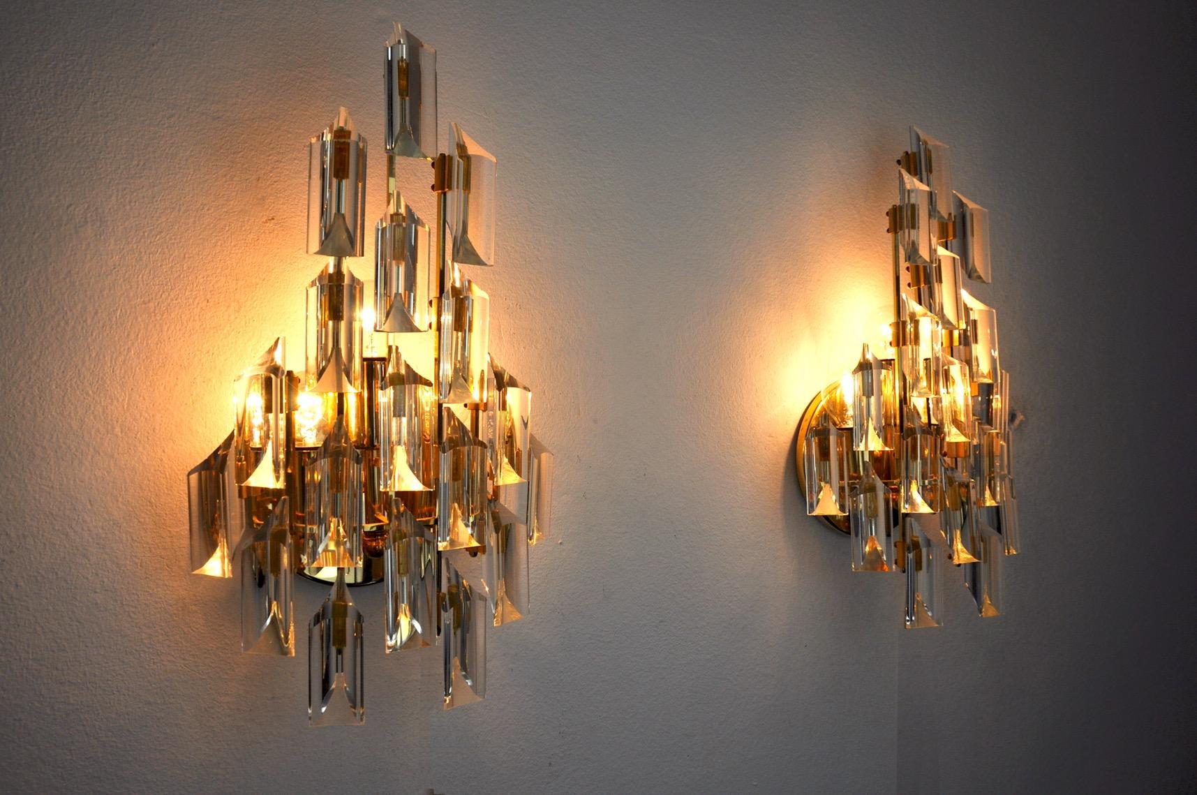Pair of Oscar Torlasco Wall Lamps, Triedri Glass, Italy, 1970 For Sale 1