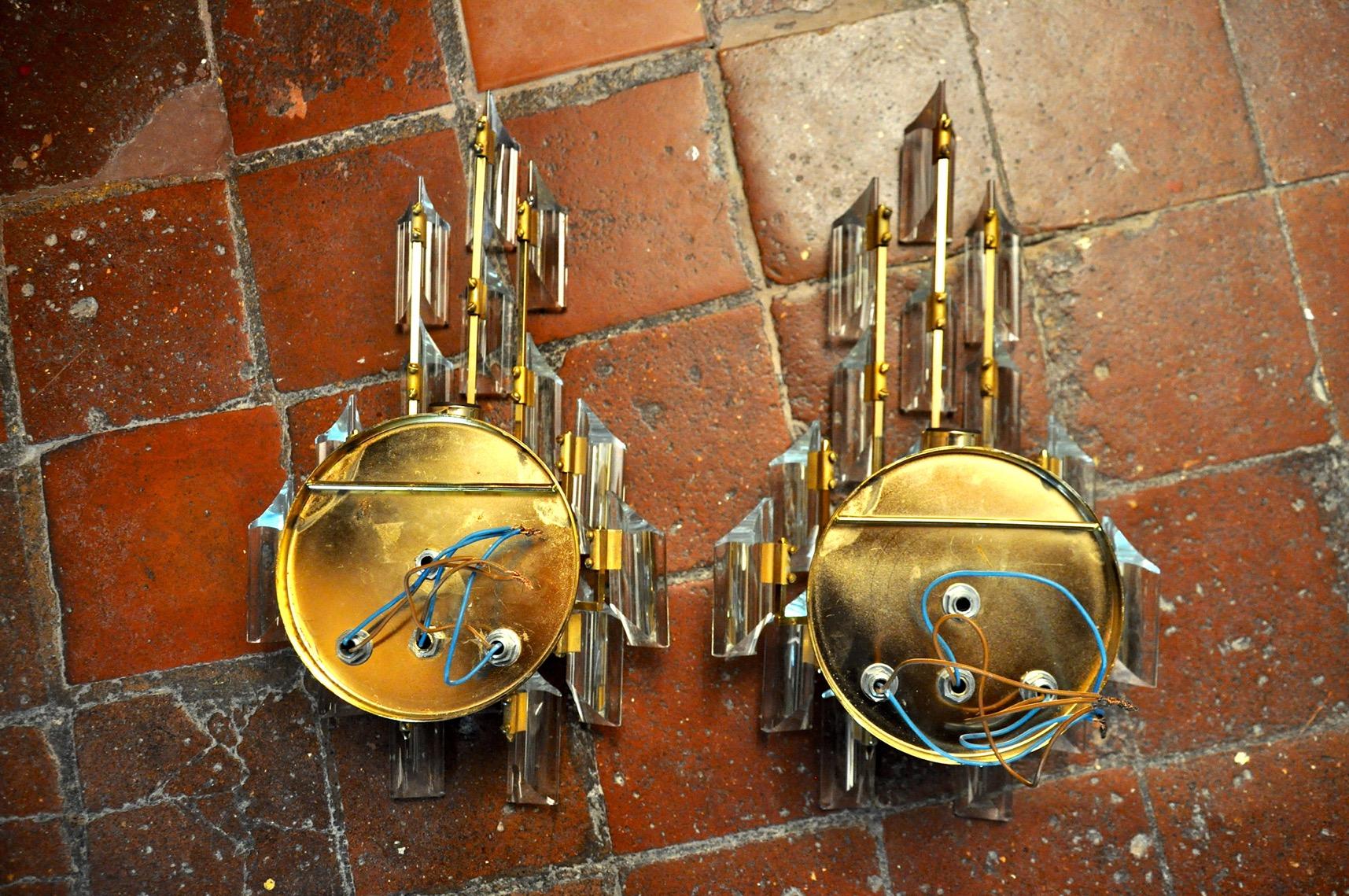 Pair of Oscar Torlasco Wall Lamps, Triedri Glass, Italy, 1970 For Sale 2
