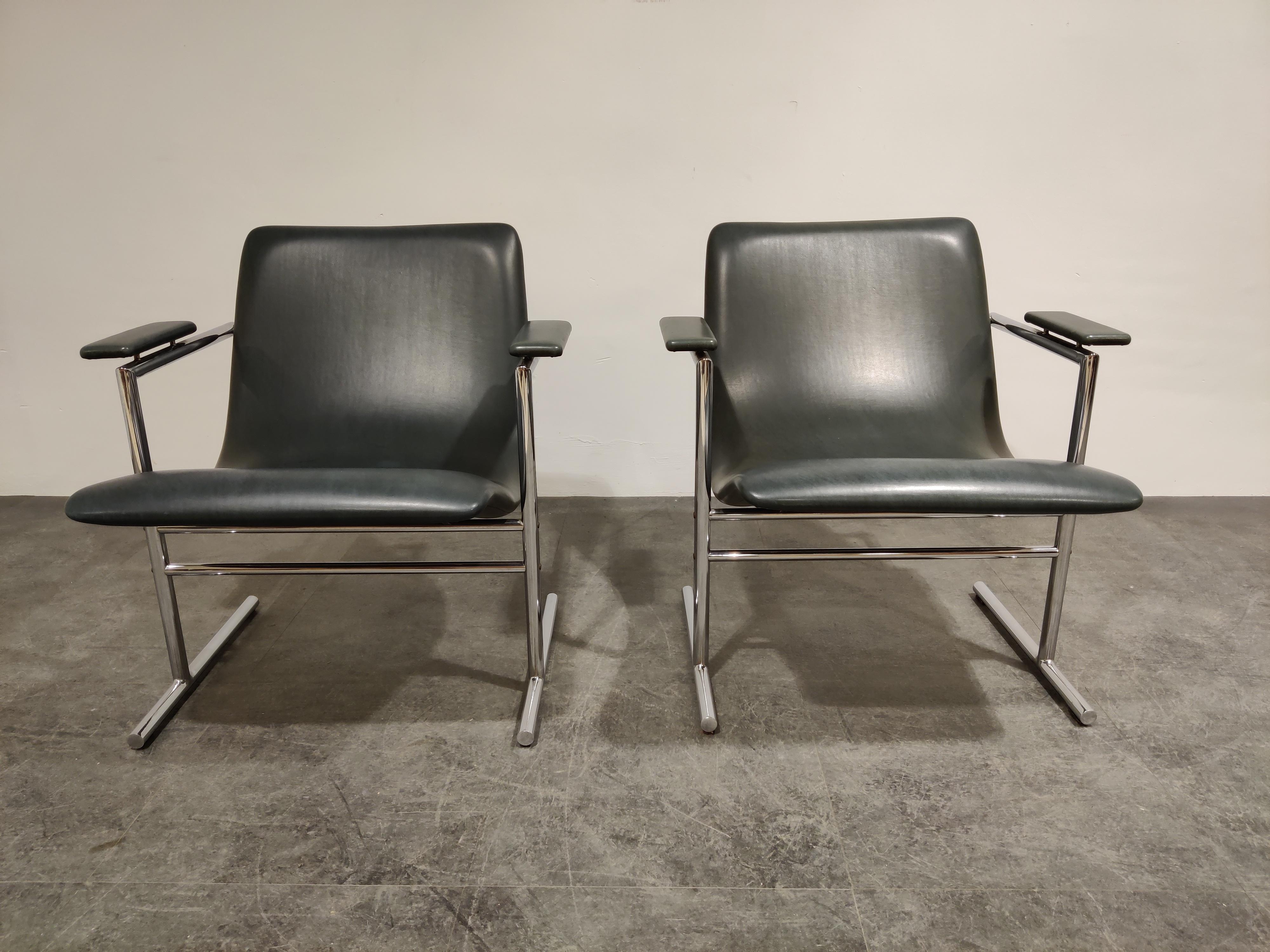 Pair of 'Oslo' lounge chairs by Rudi Verelst for Novalux.

These chairs seat very well due to their well-shaped seats

Seats and armrests are upholstered in black/grey skai or leatherette 

Good condition.

1970s, Belgium

Dimensions: 

Height 70 cm