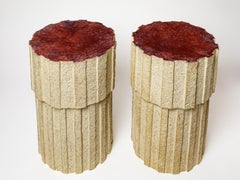 Paire de tables Ostinato en grès brut avec plateau émaillé rouge par Denis Castaing.