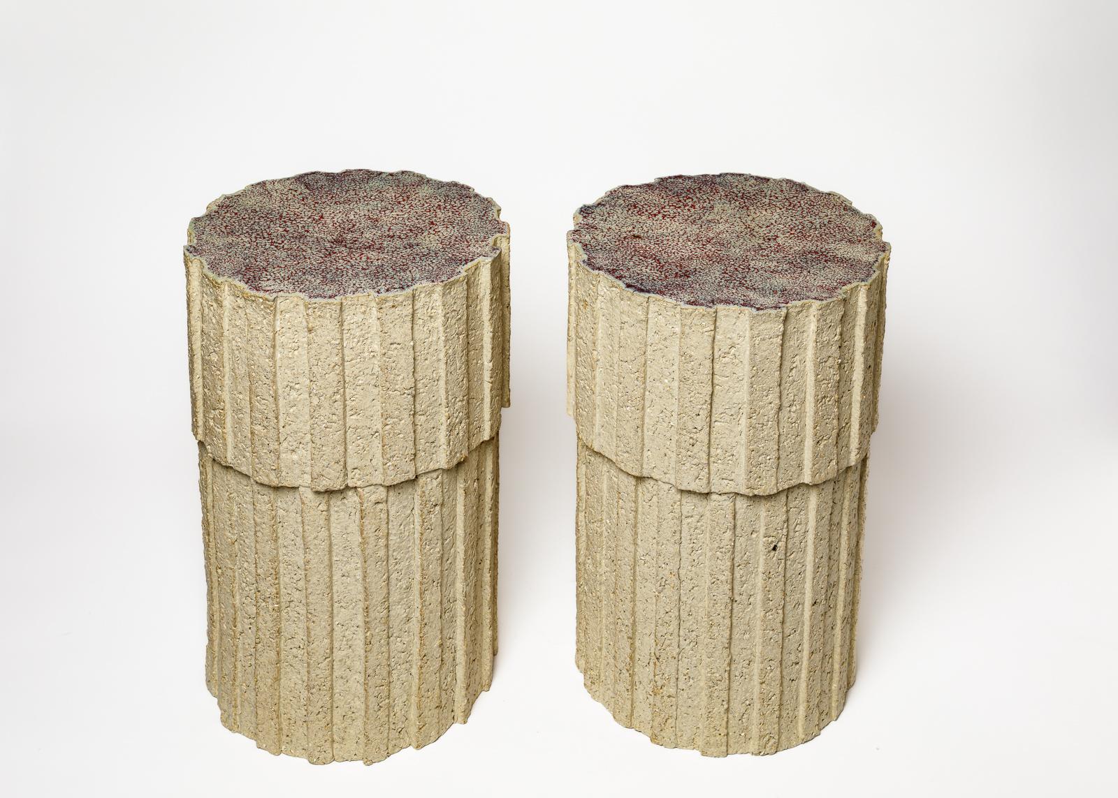Pair of «Ostinato » tables in raw stoneware with red- white glazed top by Denis Castaing.
Artist signature under the base. 2025.
H : 15.3 x 10.2 inches.
