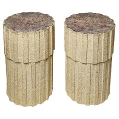 Pareja de mesas Ostinato de gres crudo con tapa esmaltada roja de Denis Castaing