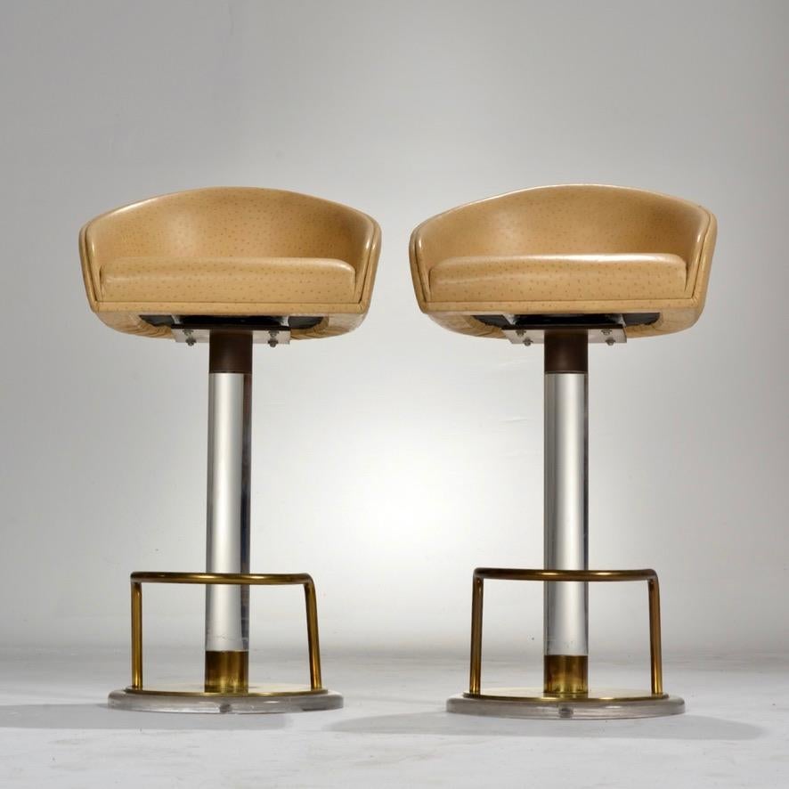 Hollywood Regency Pair of Ostrich Leather and Lucite Swivel Bar Stools by Lion in Frost, Signed For Sale