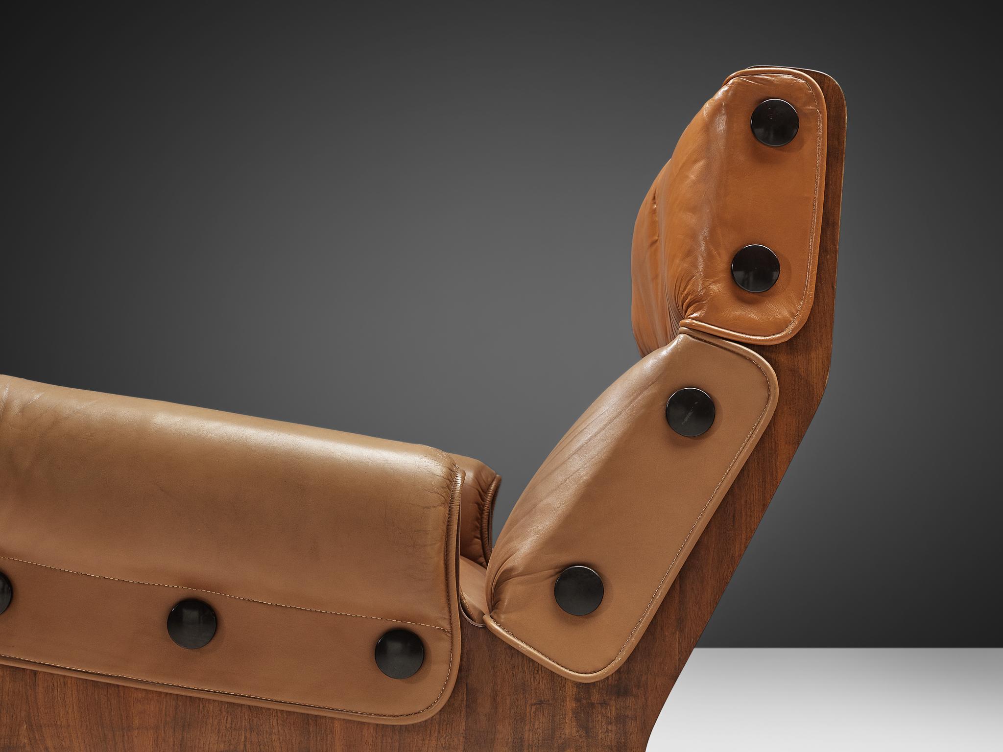 Pair of Osvaldo Borsani 'Canada' Lounge Chair in Two-Tone Leather 4