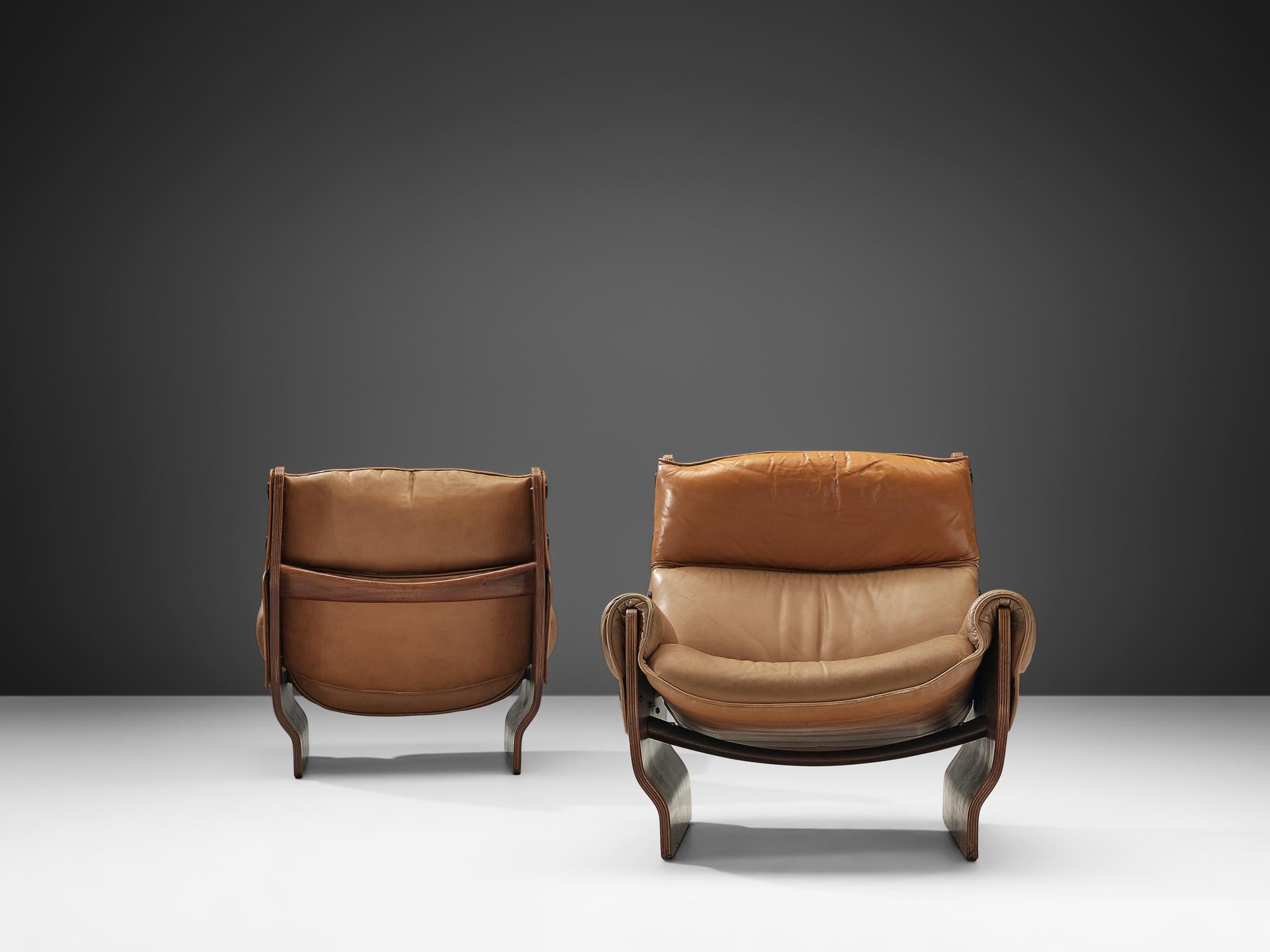 Pair of Osvaldo Borsani 'Canada' Lounge Chair in Two-Tone Leather 1