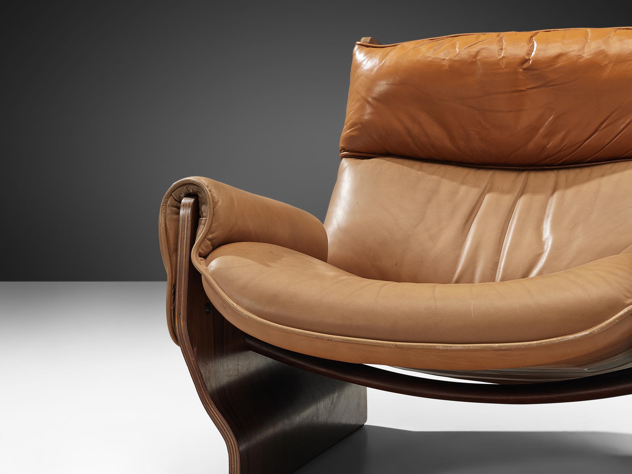 Pair of Osvaldo Borsani 'Canada' Lounge Chair in Two-Tone Leather 3