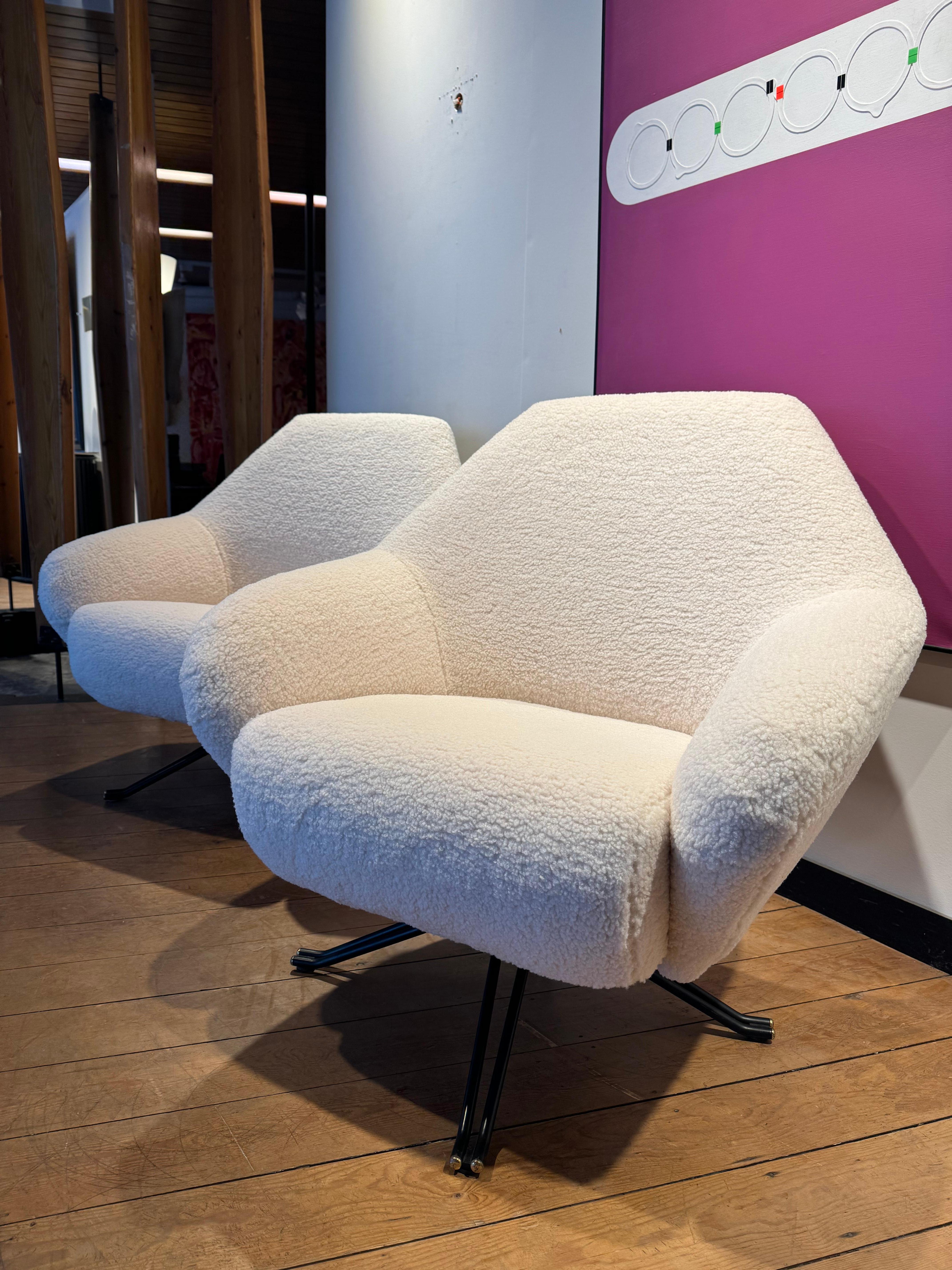 Pair of Osvaldo Borsani for Tecno P32 lounge chair In Good Condition For Sale In Bruxelles, BE
