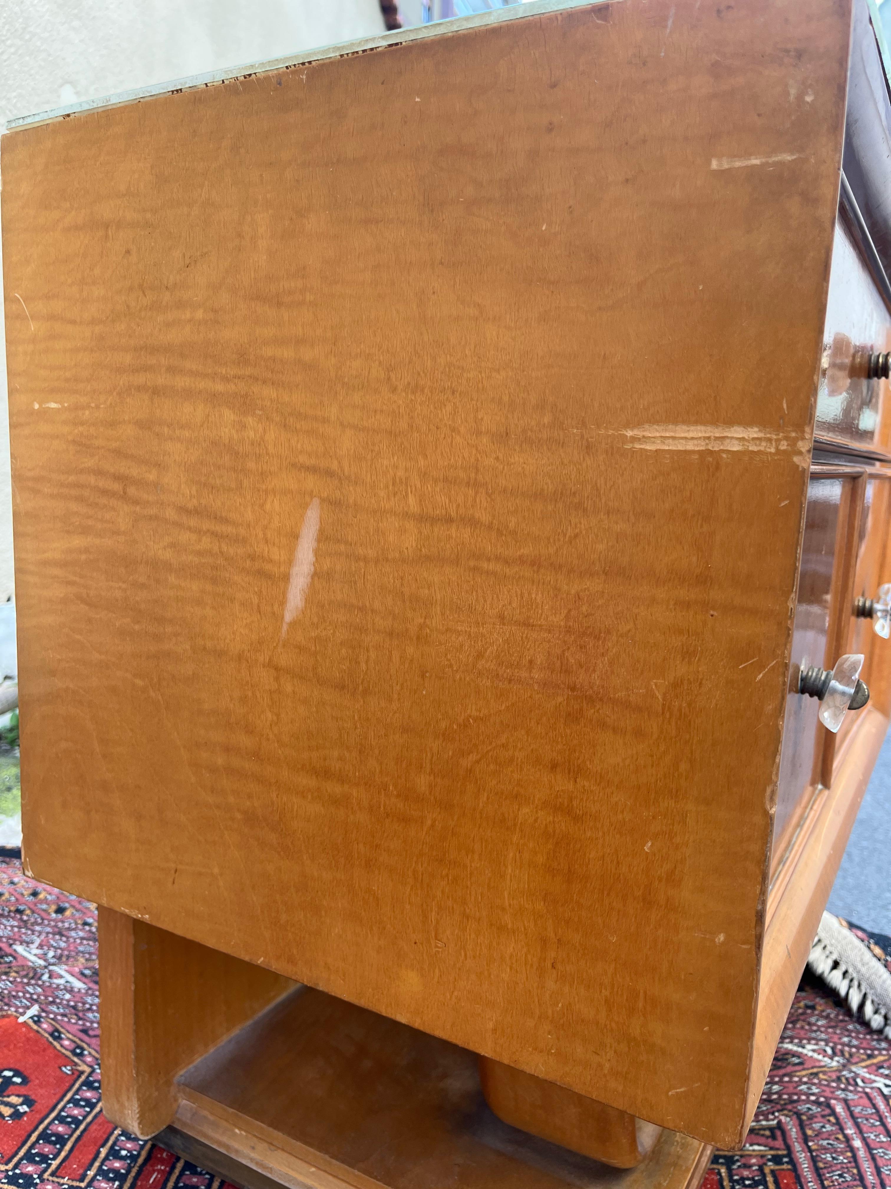Pair of Osvaldo Borsani style bedside tables from the 60s For Sale 3