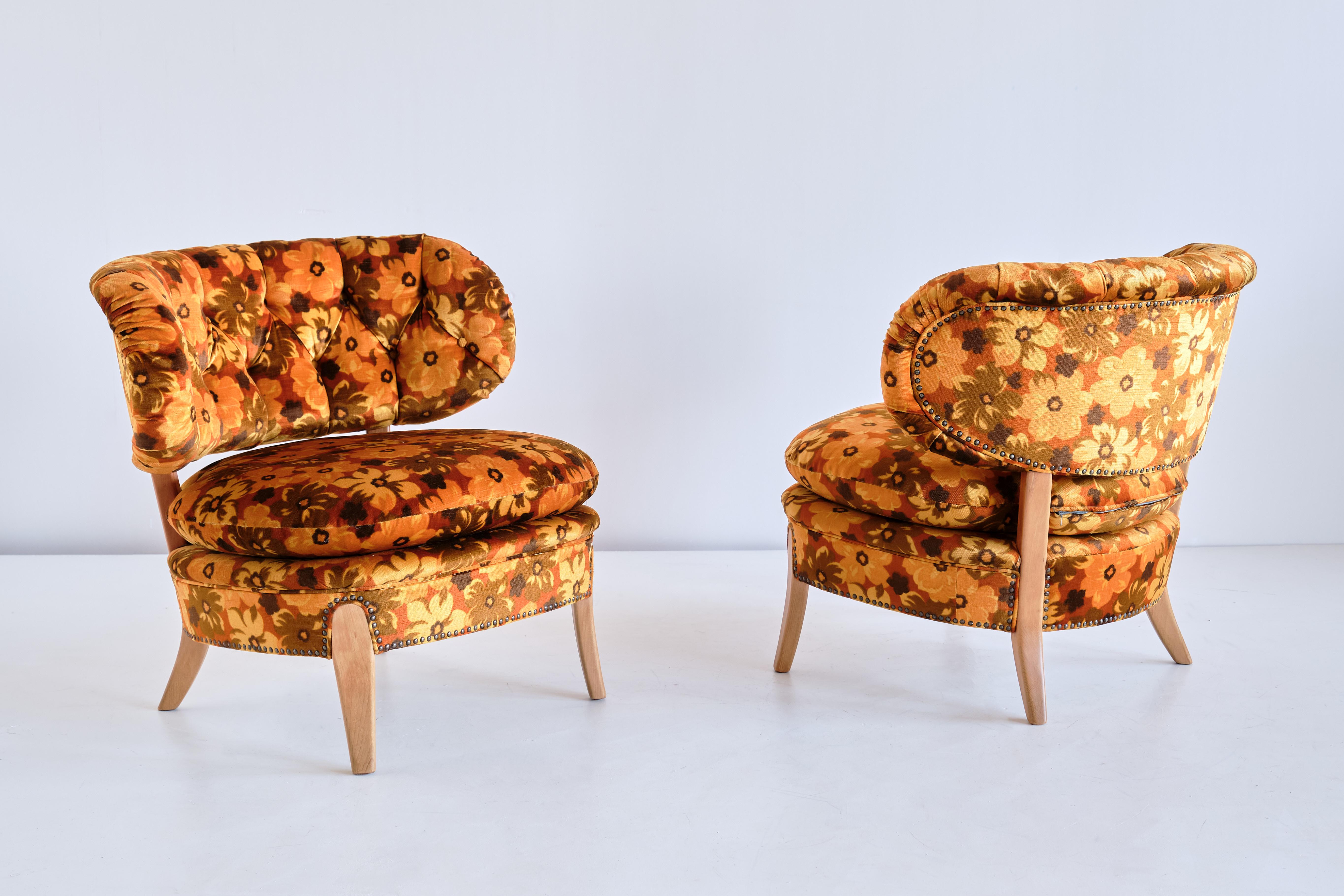 Scandinavian Modern Pair of Otto Schulz Lounge Chairs in Floral Velvet and Beech, Sweden, 1940s
