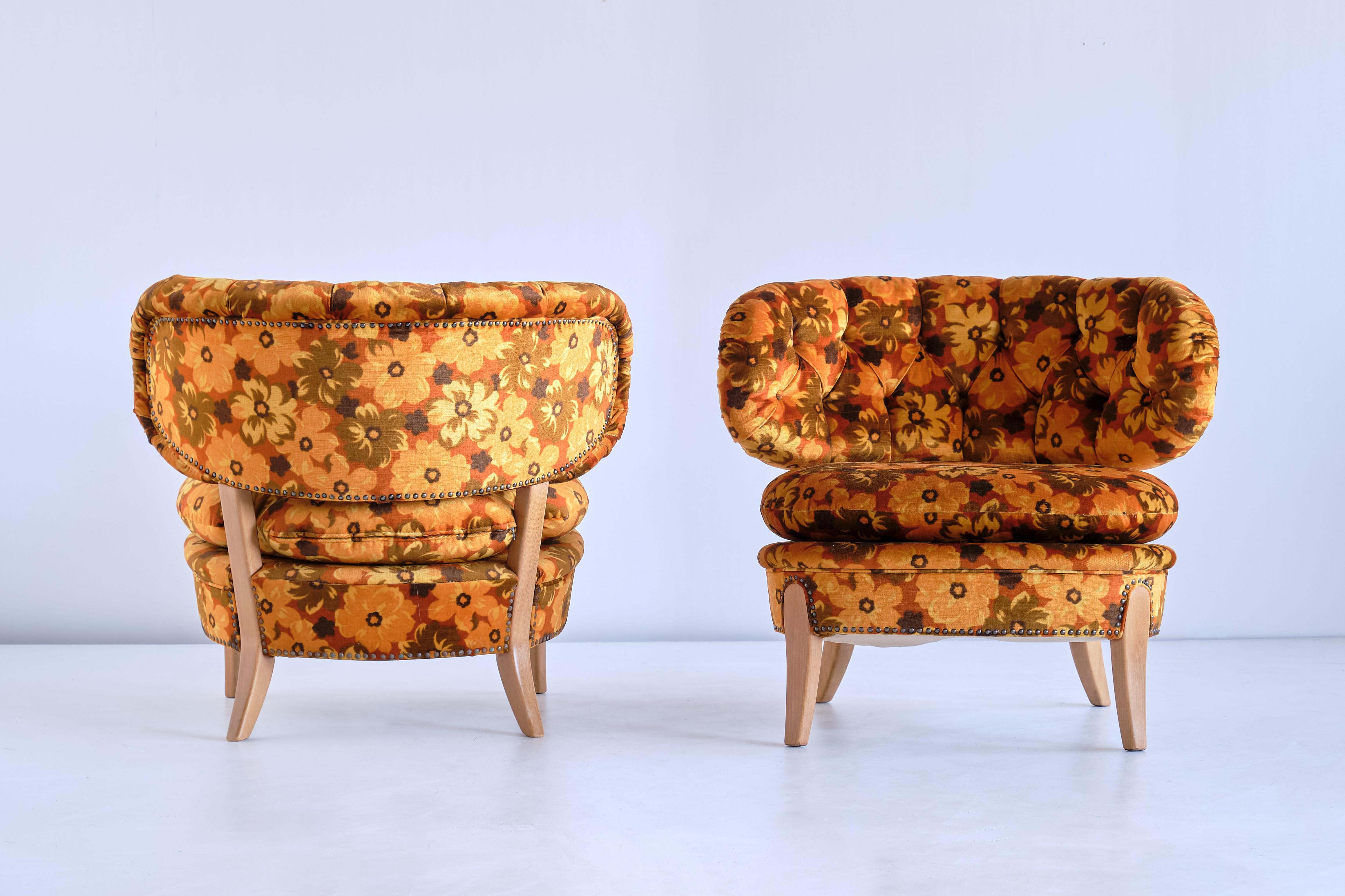 Pair of Otto Schulz Lounge Chairs in Floral Velvet and Beech, Sweden, 1940s In Good Condition In The Hague, NL