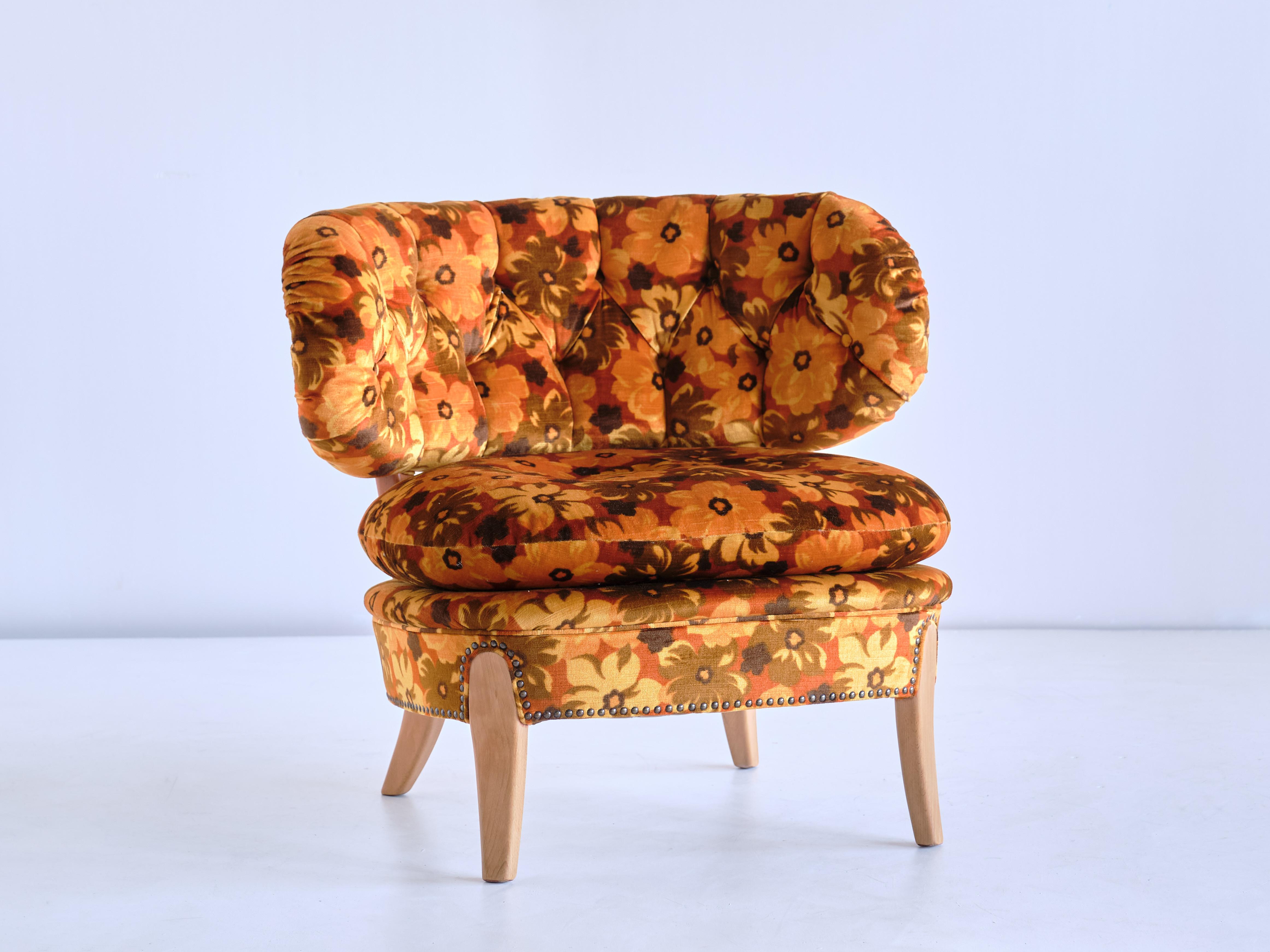 Mid-20th Century Pair of Otto Schulz Lounge Chairs in Floral Velvet and Beech, Sweden, 1940s