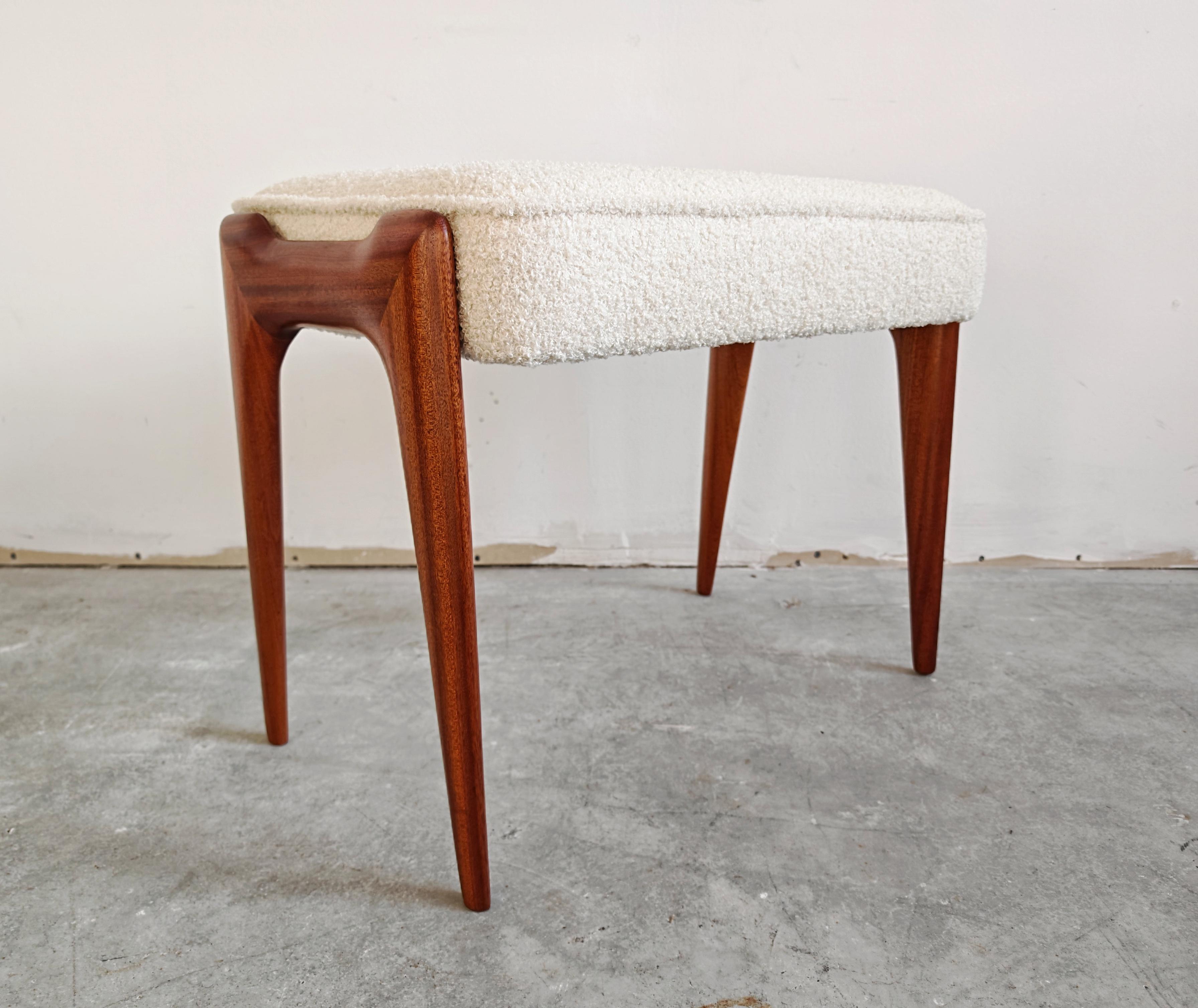 Pair of Ottomans in solid mahogany and off-white boucle, designed by Ico Parisi For Sale 4