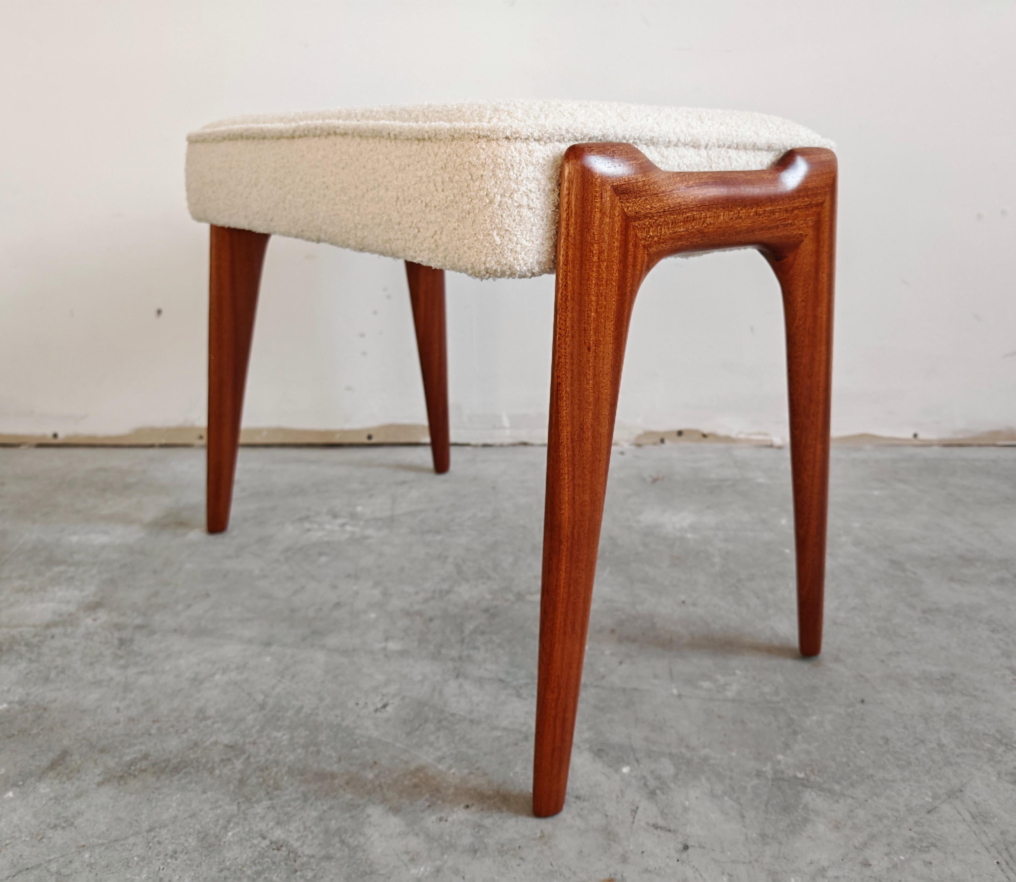 Bouclé Pair of Ottomans in solid mahogany and off-white boucle, designed by Ico Parisi For Sale
