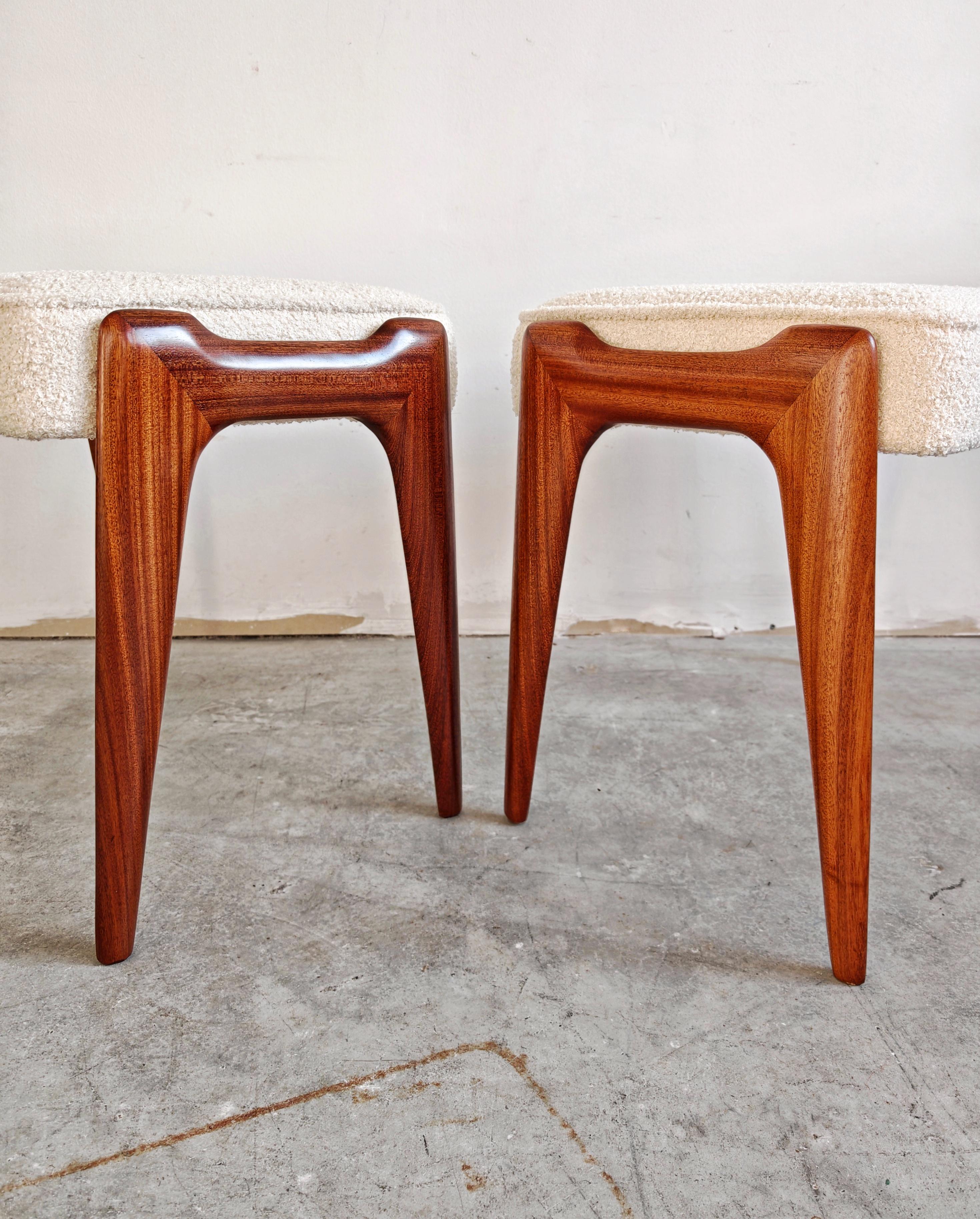 Pair of Ottomans in solid mahogany and off-white boucle, designed by Ico Parisi For Sale 1