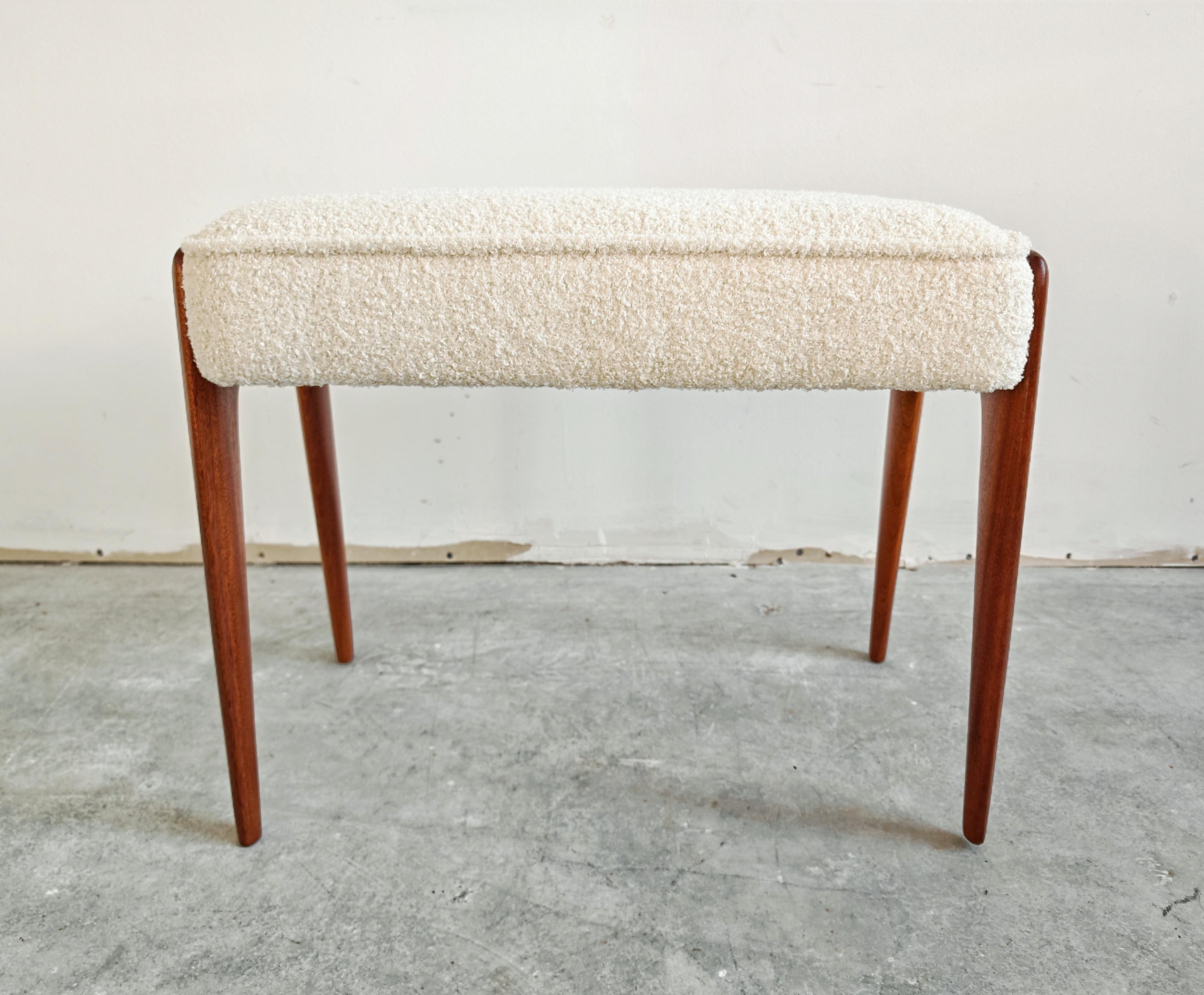 Pair of Ottomans in solid mahogany and off-white boucle, designed by Ico Parisi For Sale 2
