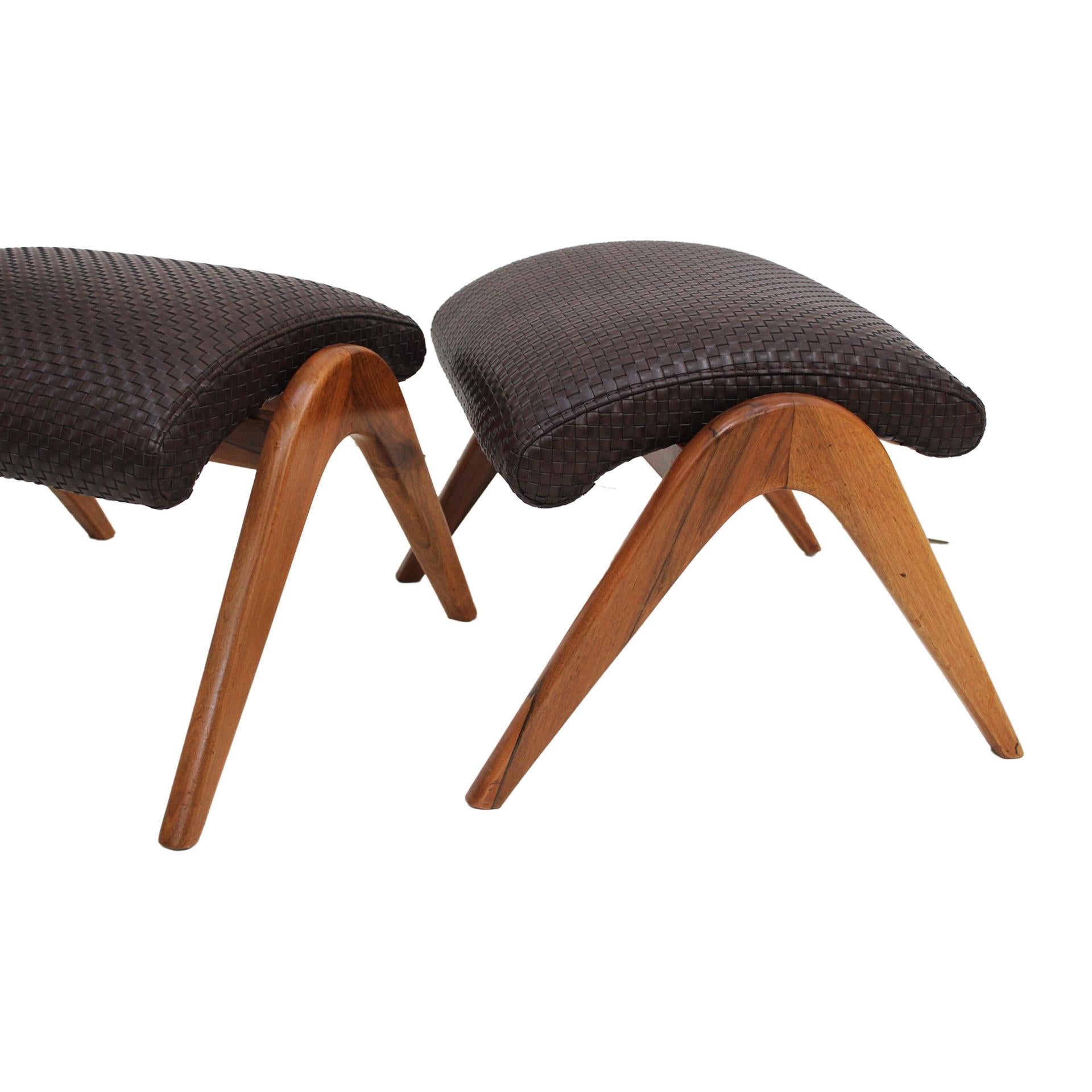 Imitation cuir Paire d'ottomans modèle 175GH de Vladimir Kagan en vente