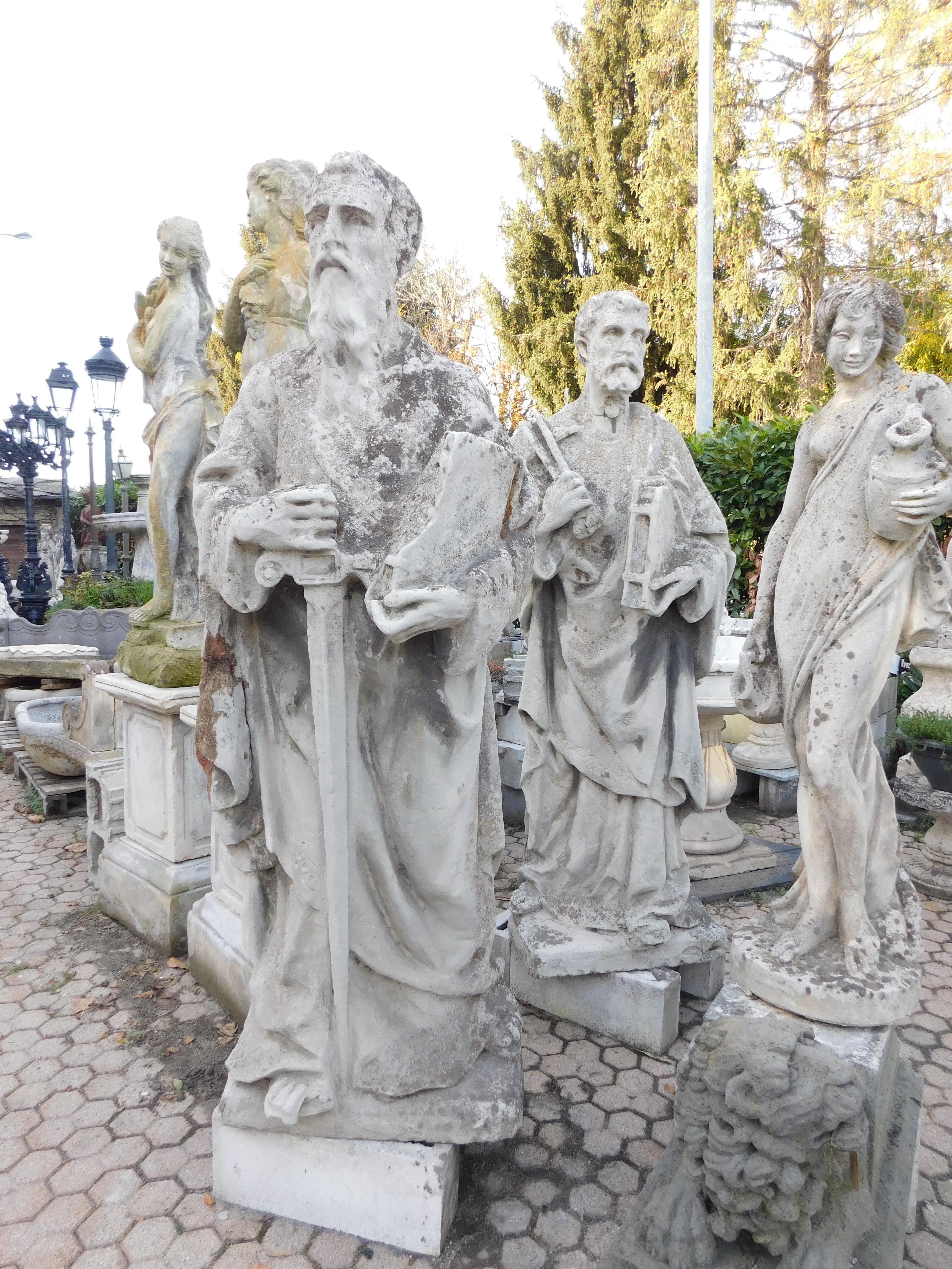 Paire de statues de jardin extérieures en béton représentant Saint Pierre et Saint Paul, I Bon état à Cuneo, Italy (CN)