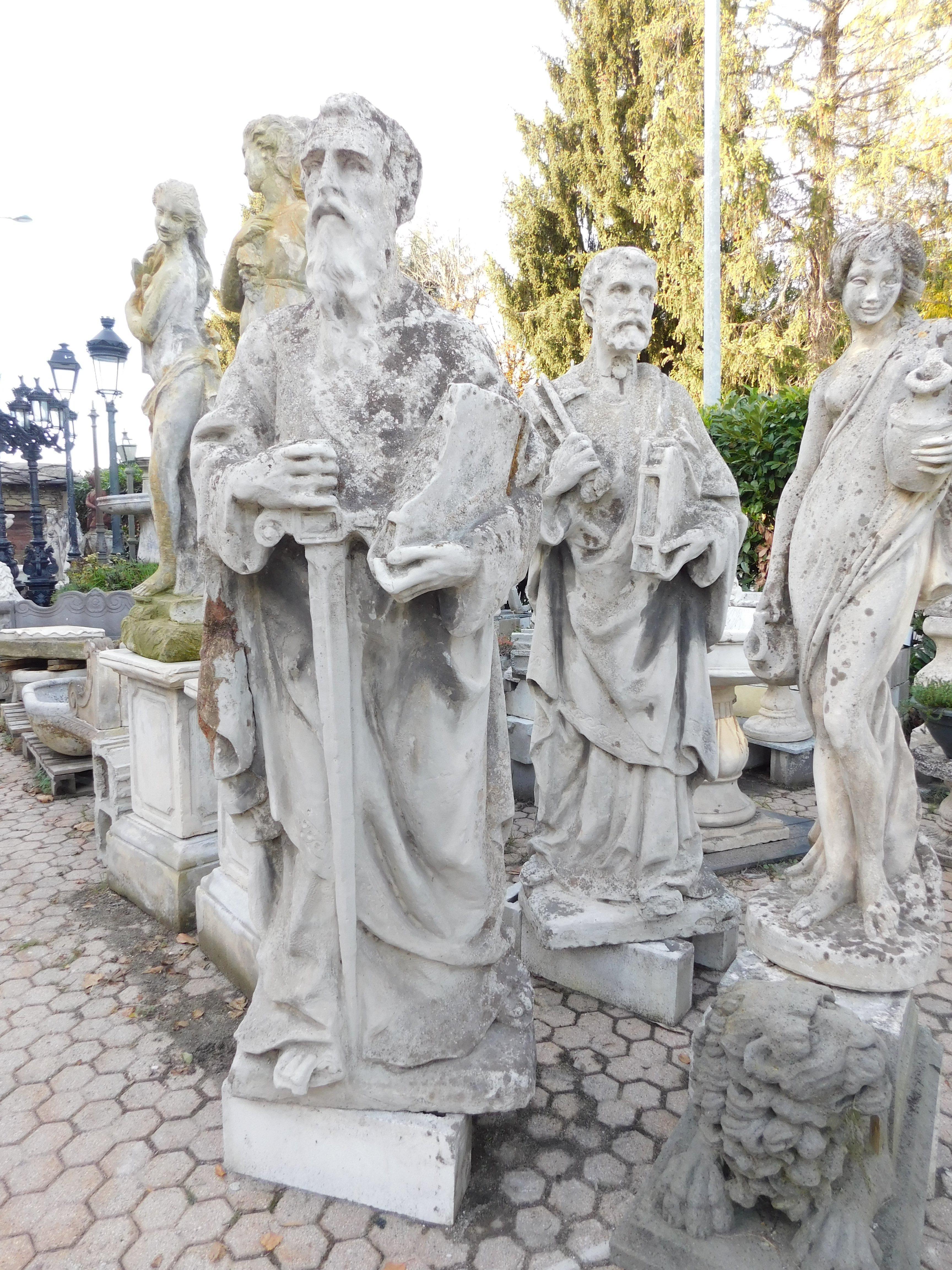 20ième siècle Paire de statues de jardin extérieures en béton représentant Saint Pierre et Saint Paul, I