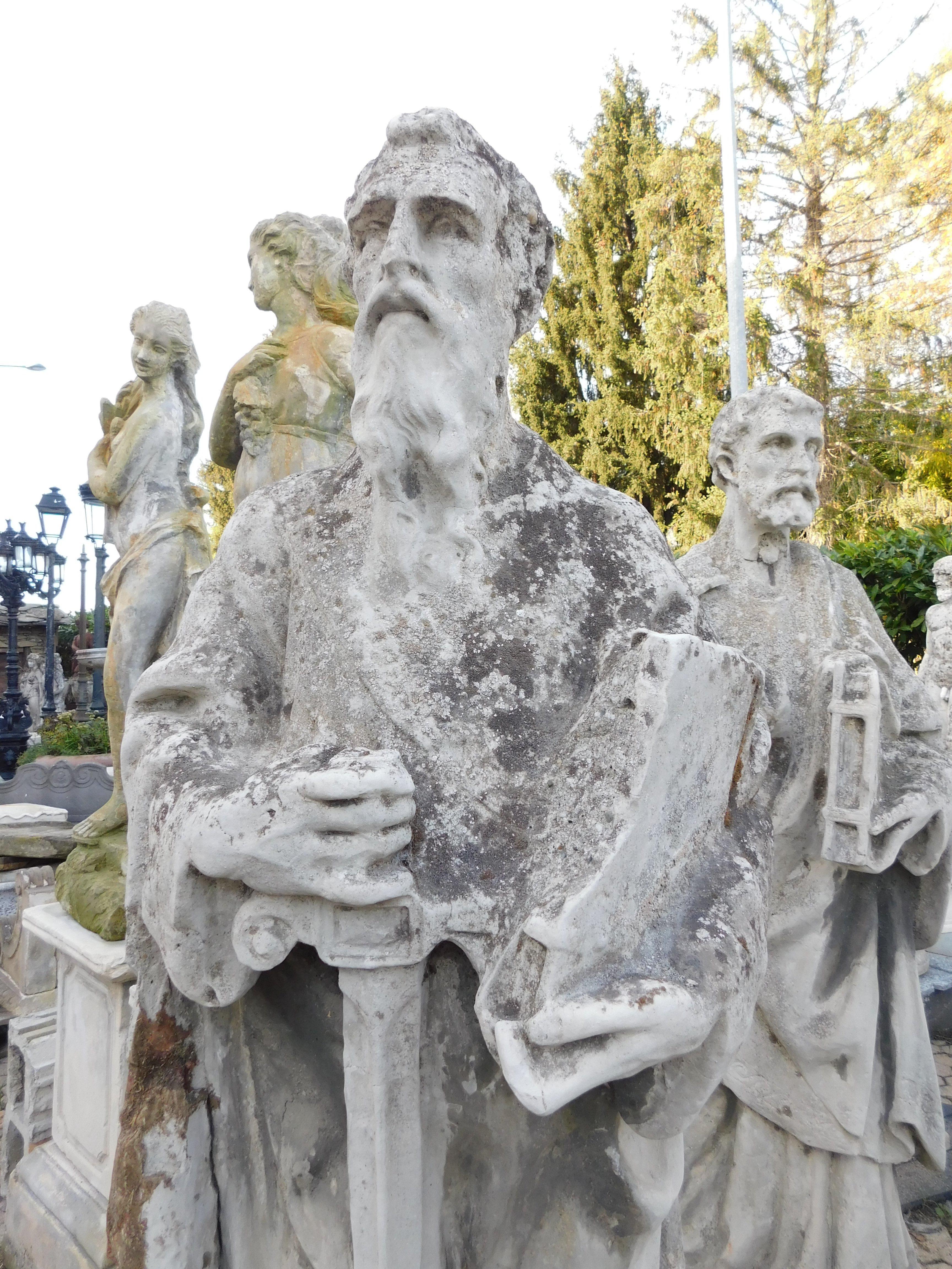 Paire de statues de jardin extérieures en béton représentant Saint Pierre et Saint Paul, I 1