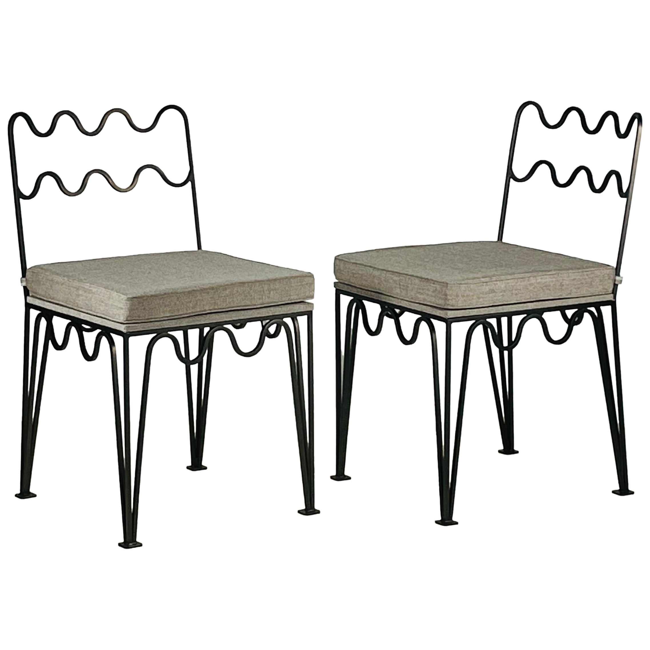 Coppia di sedie da esterno in bronzo scuro 'Méandre' in Stone Grey di Design Frères in vendita