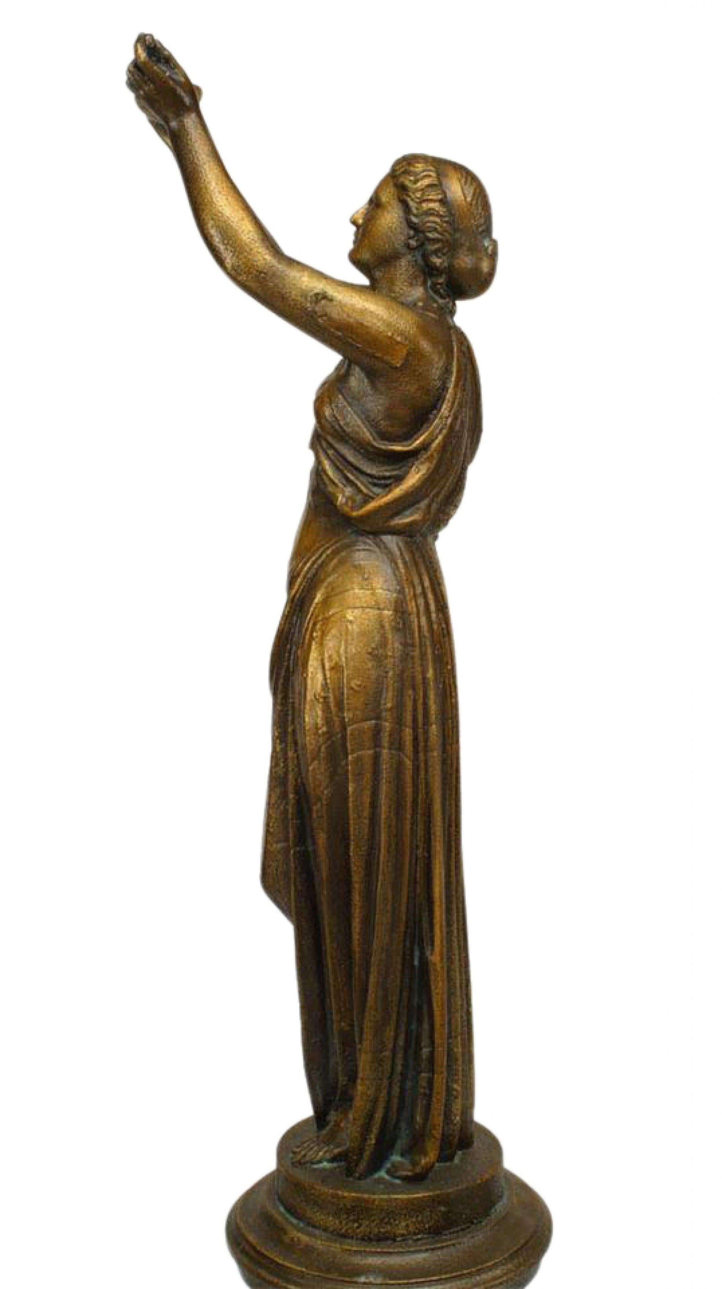 Pareja de estatuillas femeninas griegas de hierro para exteriores en Bueno estado para la venta en Queens, NY