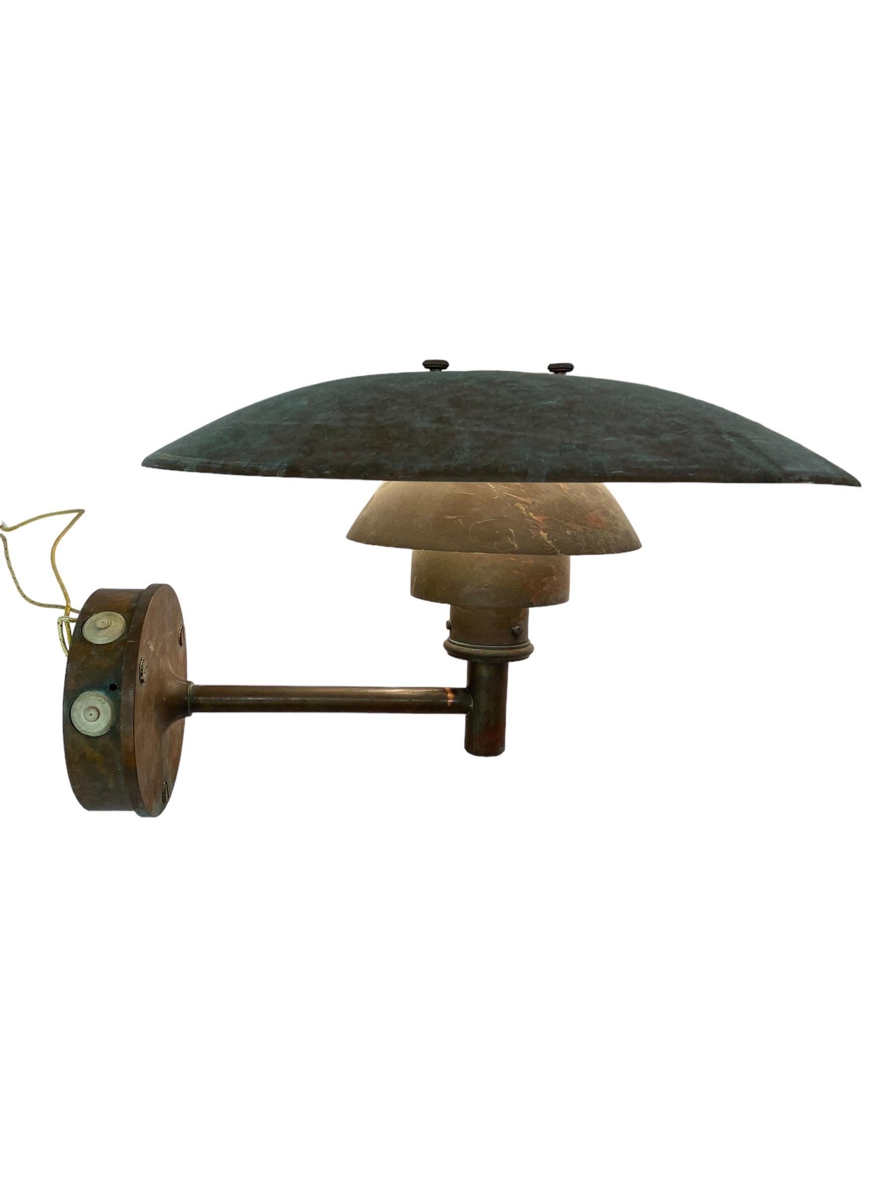 Pair of Outdoor Poul Henningsen Copper Wall Lamps, Louis Poulsen, Amazing Patina In Good Condition For Sale In Helsinki, FI