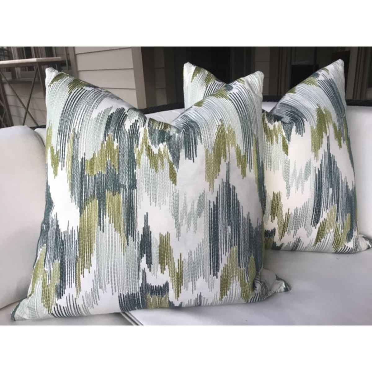 L'inserzione si riferisce a una coppia (2) di cuscini completi da 22