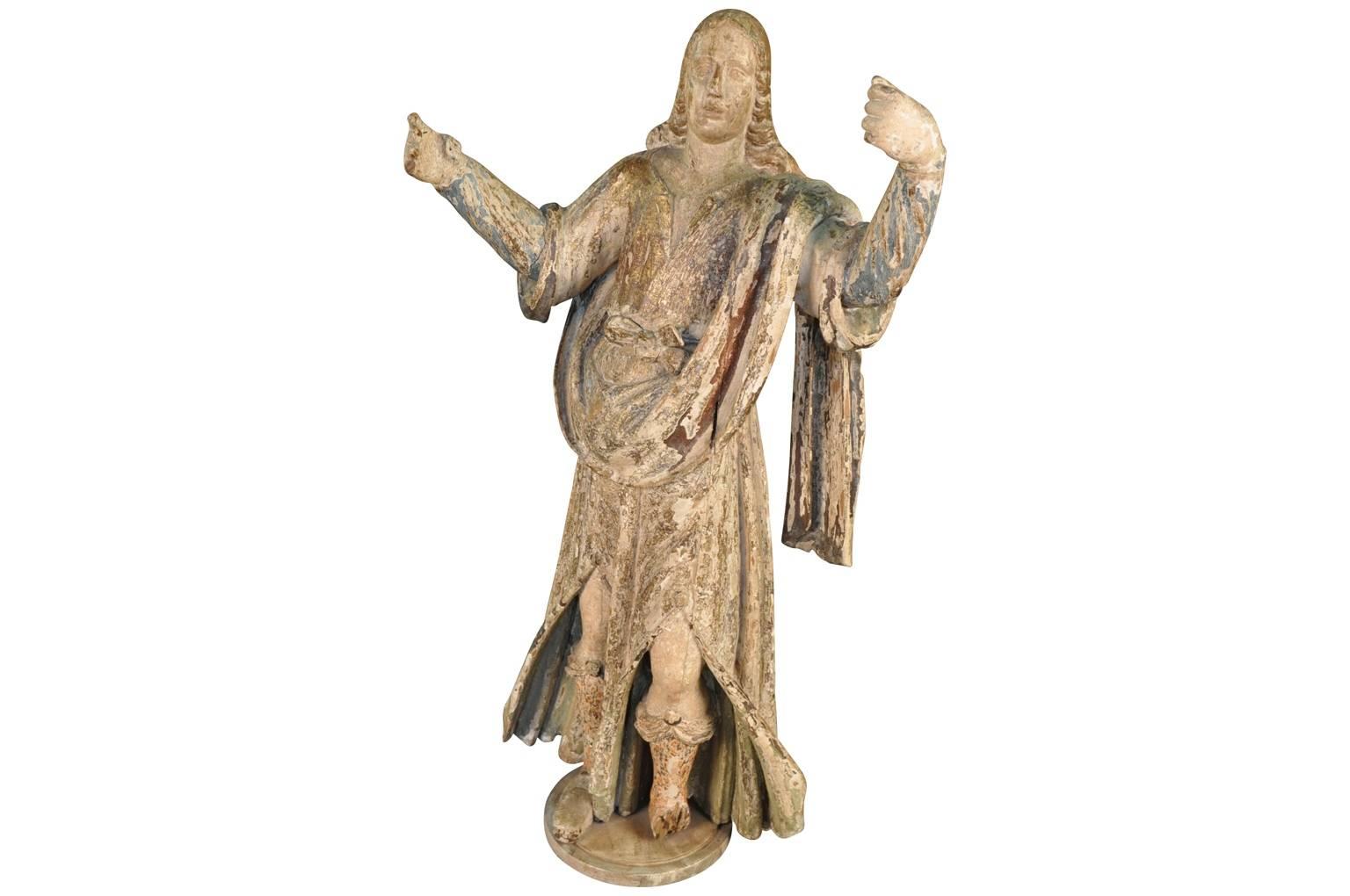 Extraordinaria pareja de estatuas de músicos del siglo XVII procedentes de la región italiana de Siena. Estas figuras a gran escala están magistralmente elaboradas en madera con su original acabado policromado. Calidad sobresaliente.