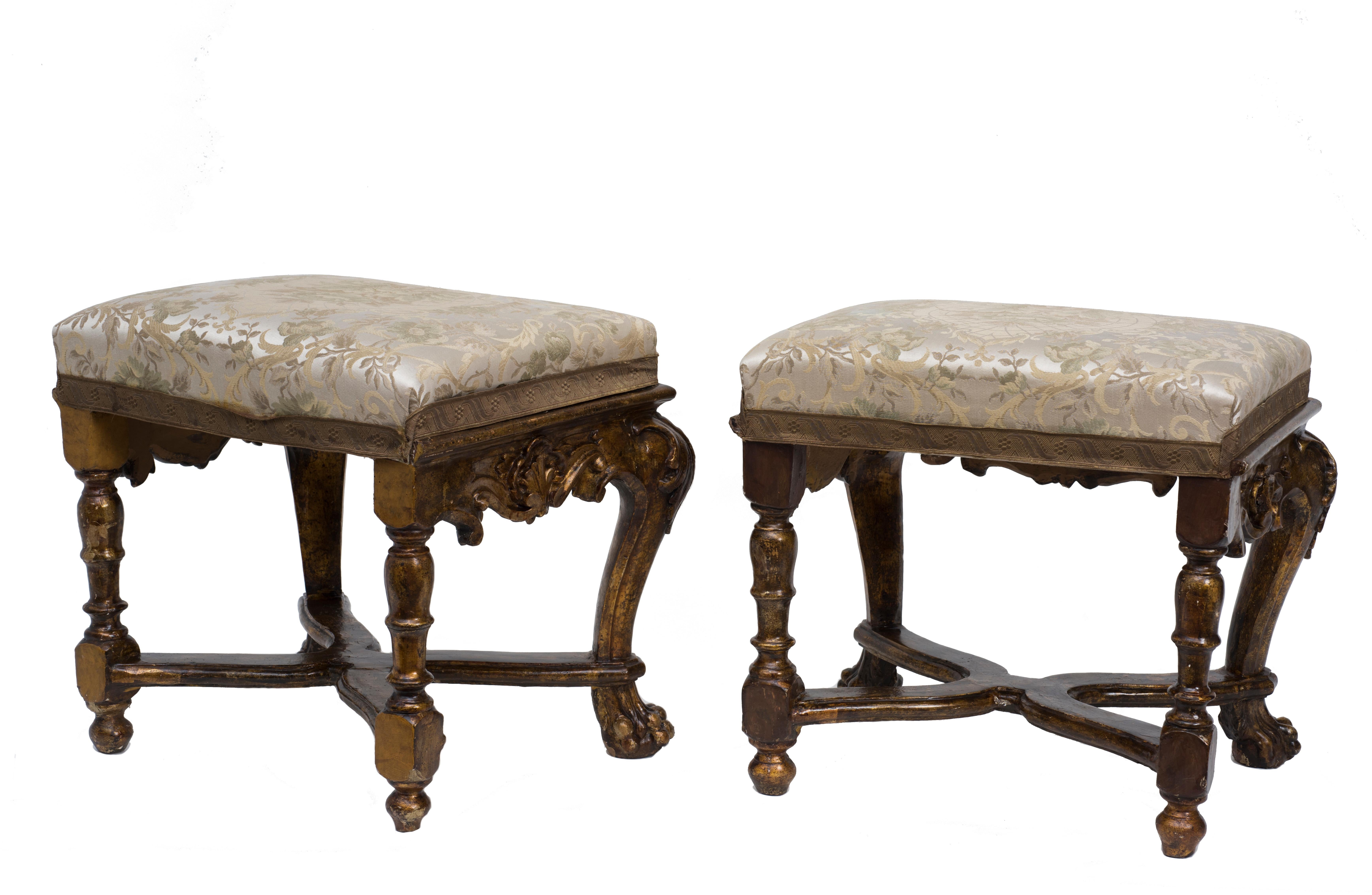 Pair of outstanding Celebratory stools Louis XV in walnut with feral feet and underlying wooden cross.
Perfect conditions, lacquering of early 1900.

This object is shipped from Italy. Under existing legislation, any object in Italy created over
