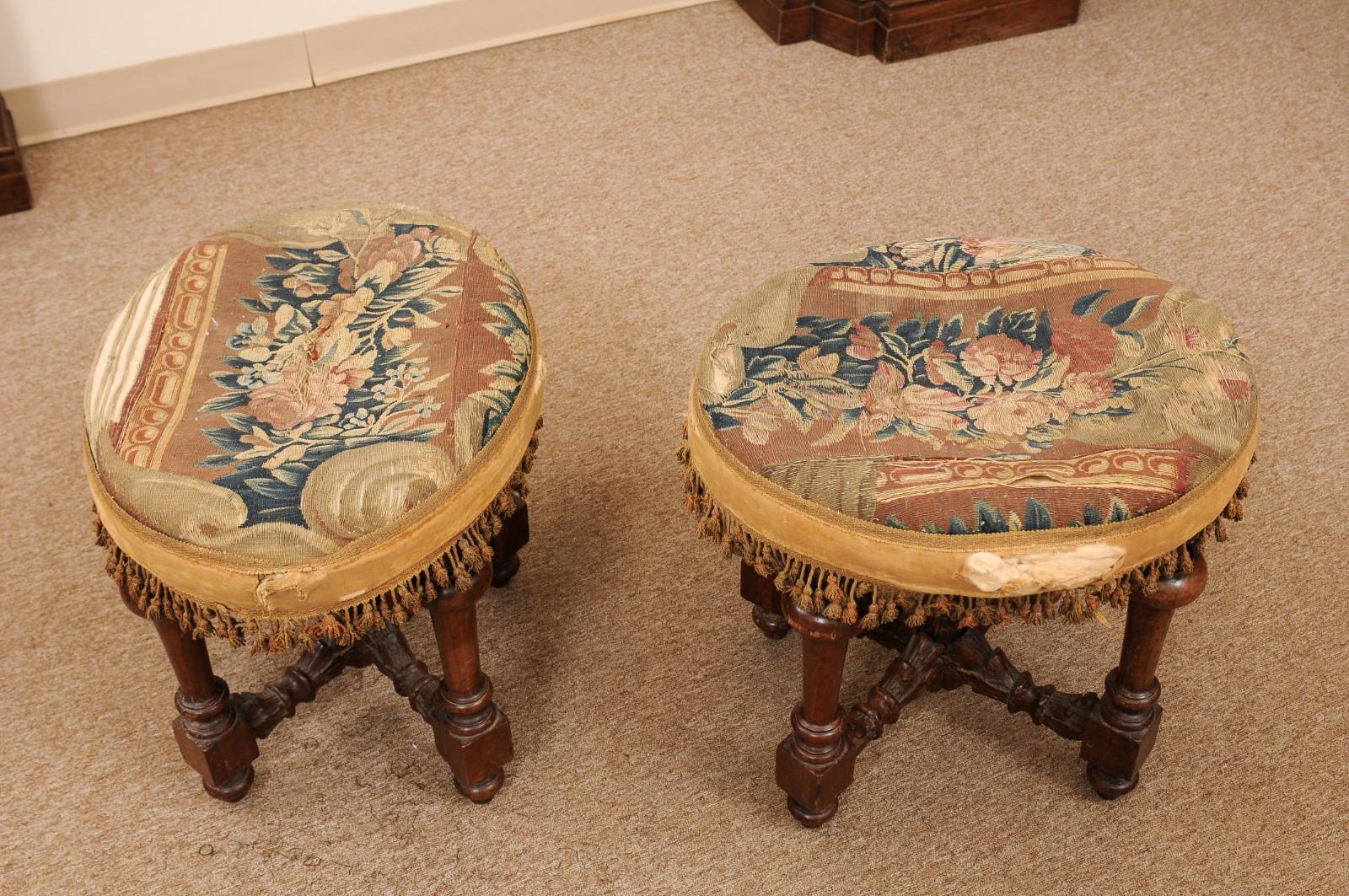Pair of Oval 18th Century Italian Walnut Benches with Turned Legs  For Sale 6